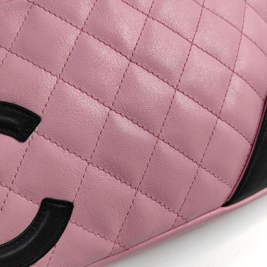 Chanel - Pochette Cambon - Cuir rose - Bracelet noir en vente 3
