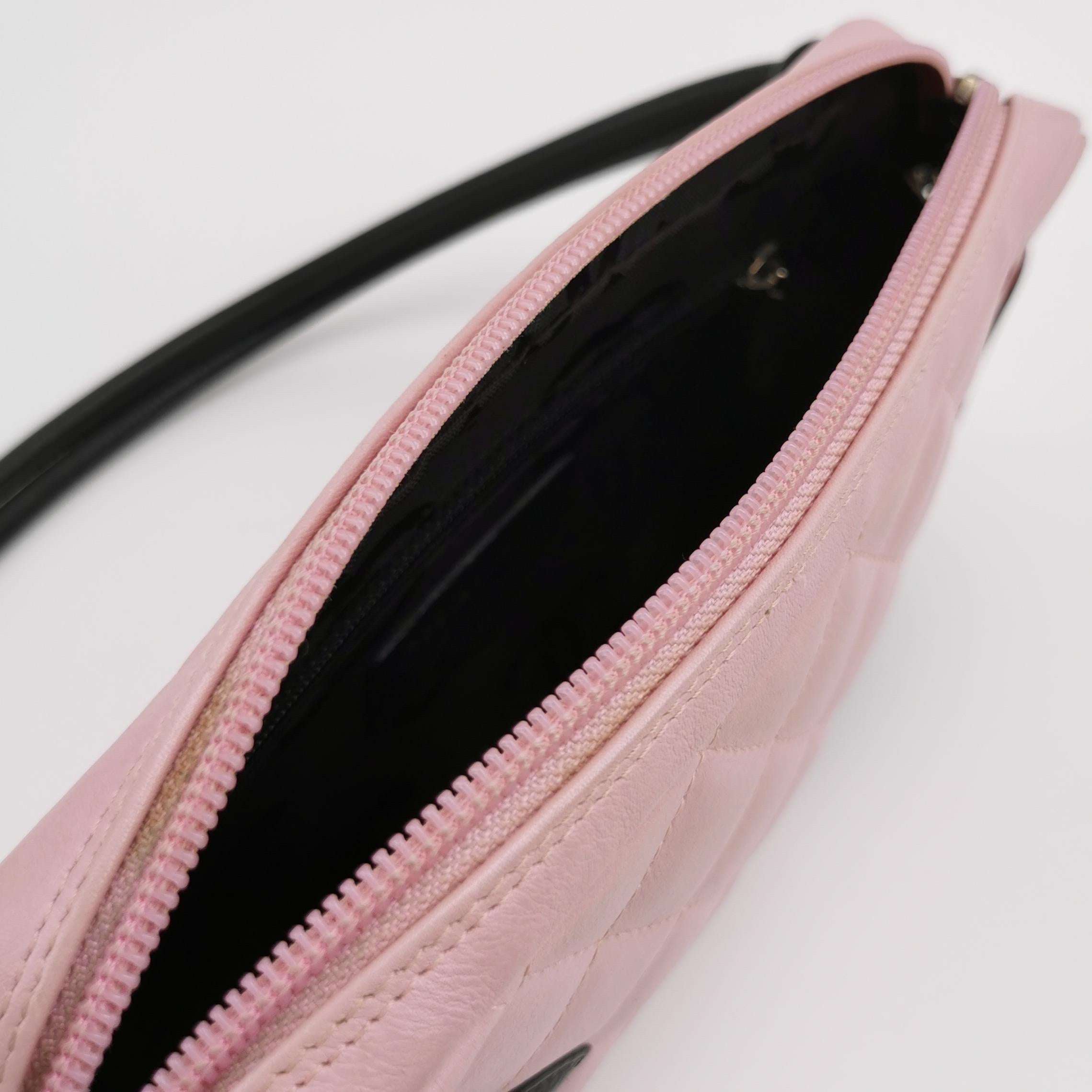 Chanel Cambon Clutch Shoulder Bag PInk Calfskin Leather Black Strap In Good Condition For Sale In AUBERVILLIERS, FR