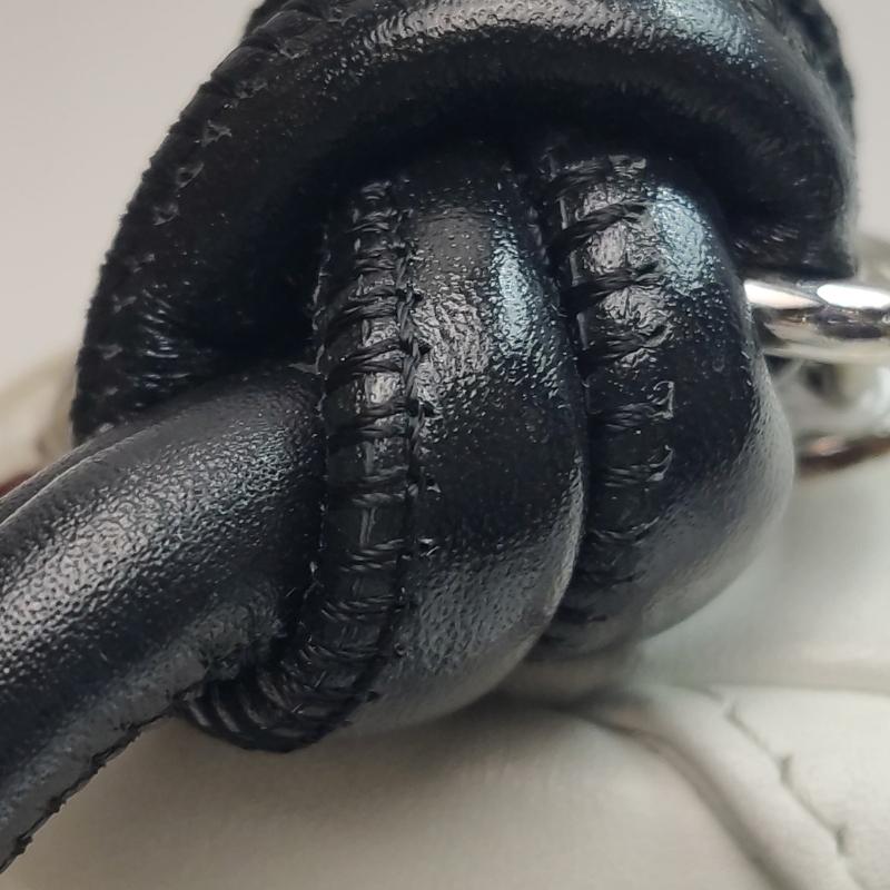 Chanel Cambon Clutch Weißes Leder Schlangenhaut CC Logo Schwarzer Riemen im Angebot 5