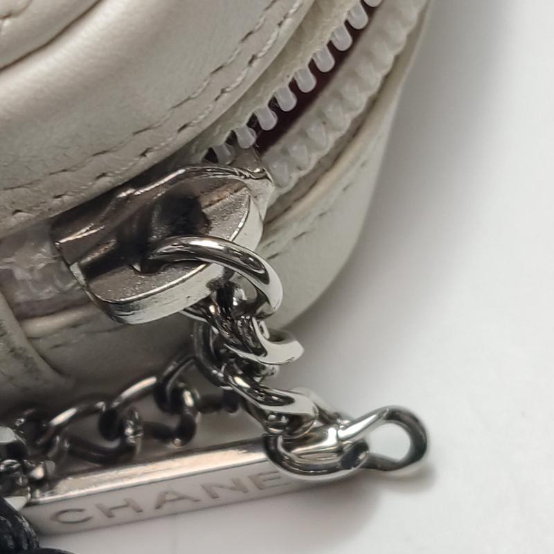 Chanel Cambon Clutch Weißes Leder Schlangenhaut CC Logo Schwarzer Riemen im Angebot 6