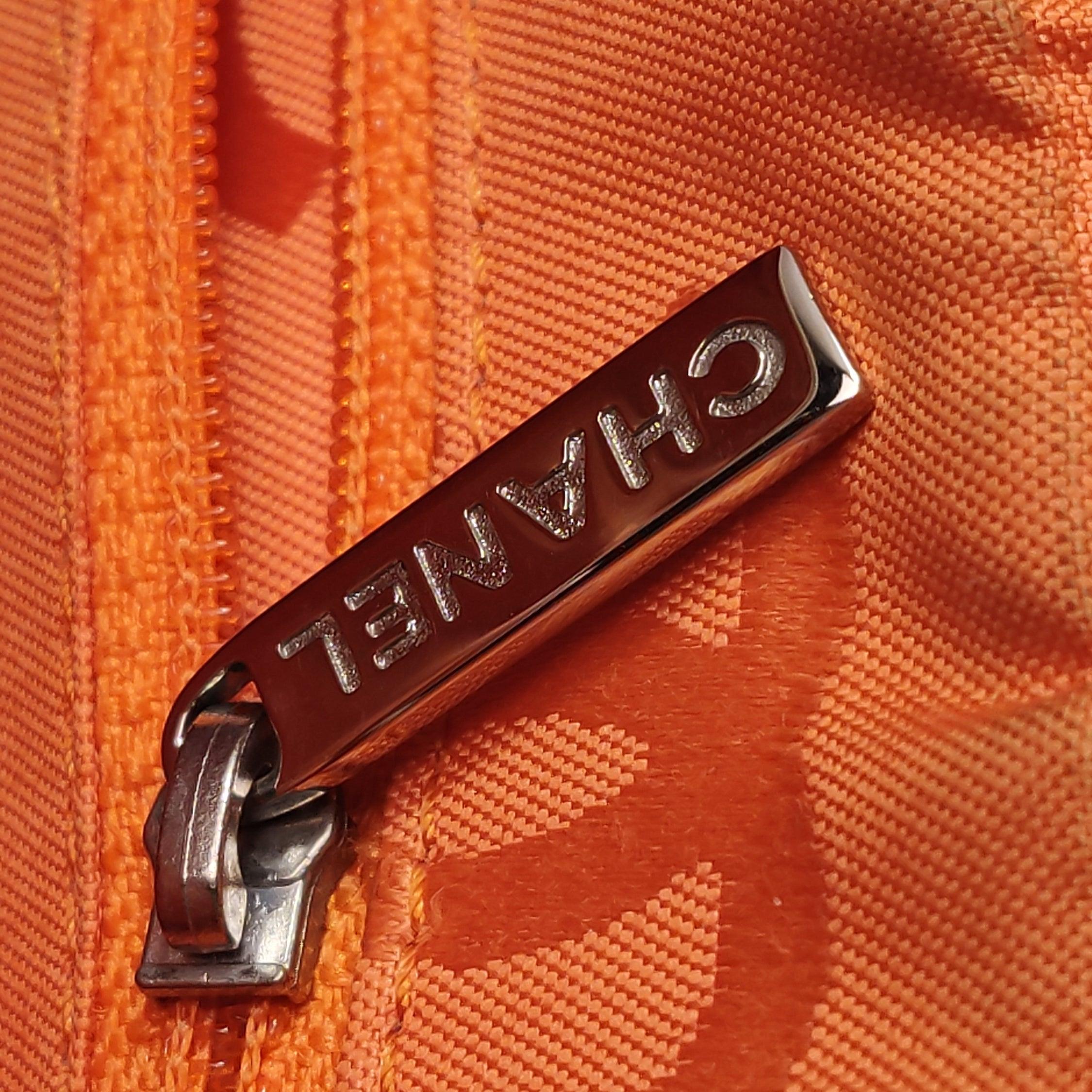 Chanel Cambon Clutch Weißes Leder Schlangenhaut CC Logo Schwarzer Riemen im Angebot 10