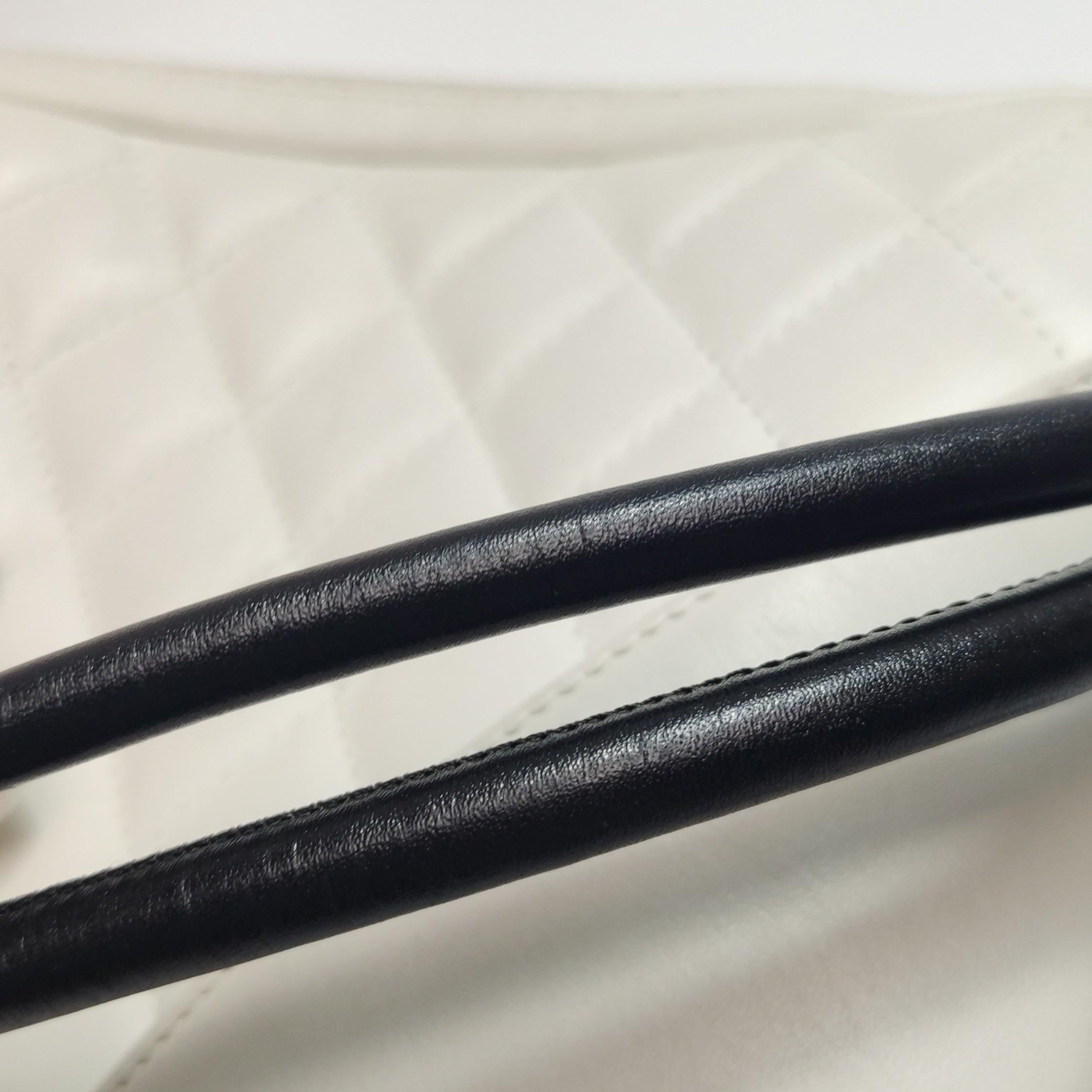 Chanel Cambon Clutch Weißes Leder Schlangenhaut CC Logo Schwarzer Riemen im Angebot 15