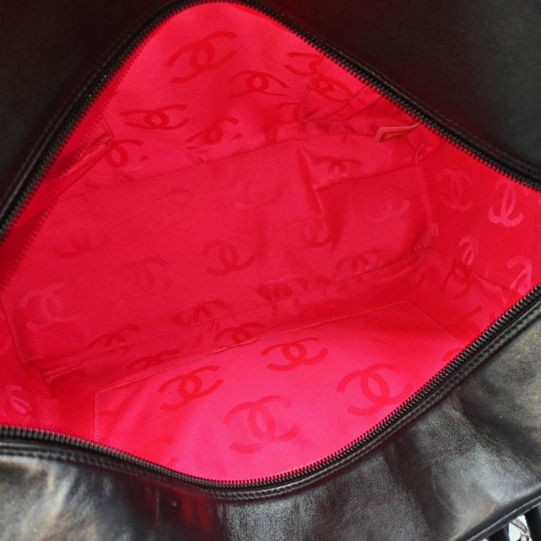 Chanel Cambon Borsa grande in pelle di vitello nera con doppia tracolla in vendita 13