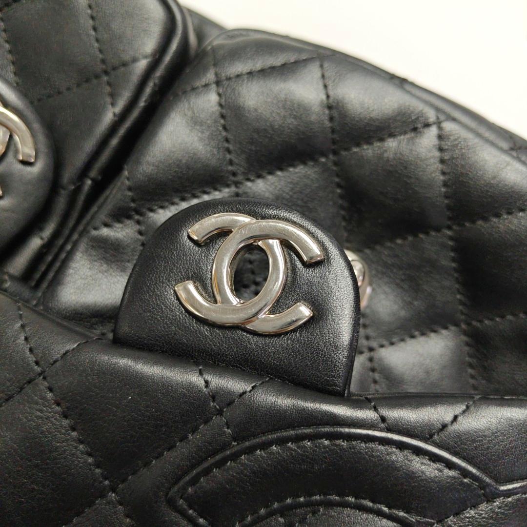 Chanel Cambon Borsa grande in pelle di vitello nera con doppia tracolla in vendita 3