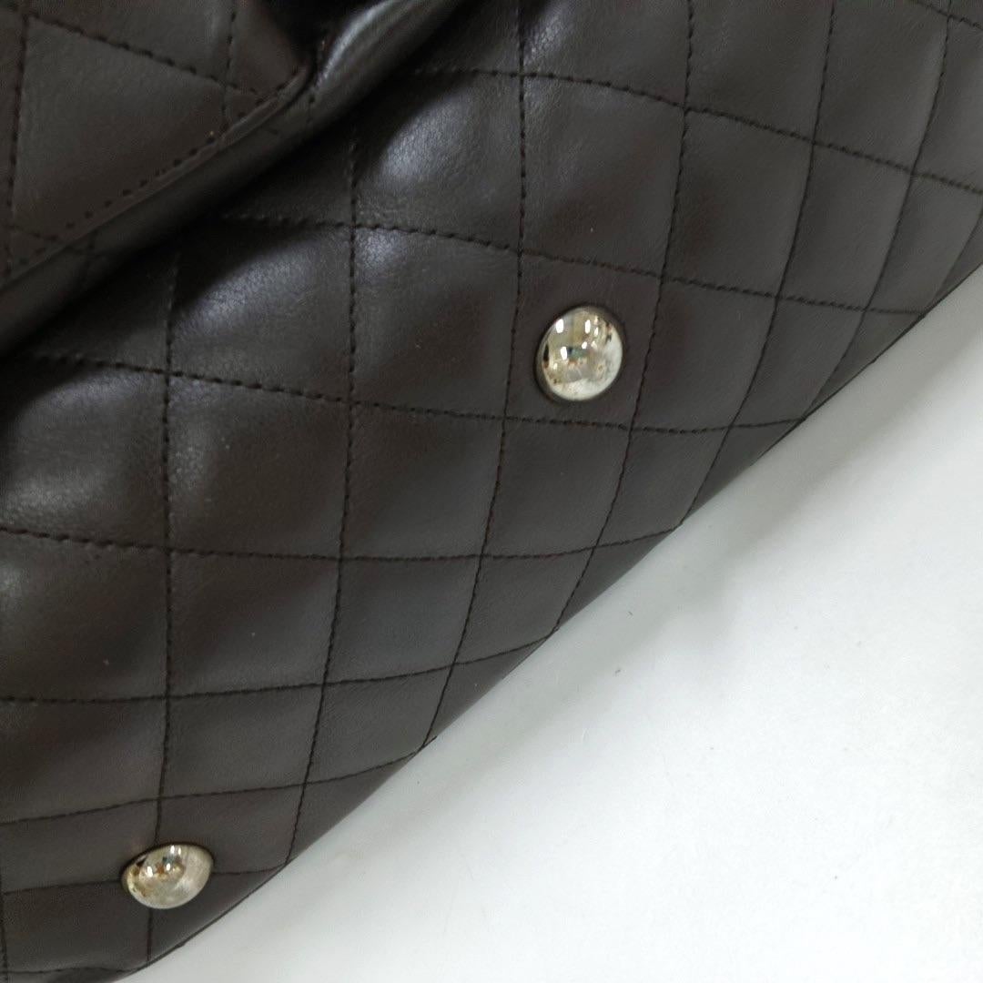 Chanel Cambon Large Sac à main en cuir de veau marron foncé à double bandoulière en vente 9