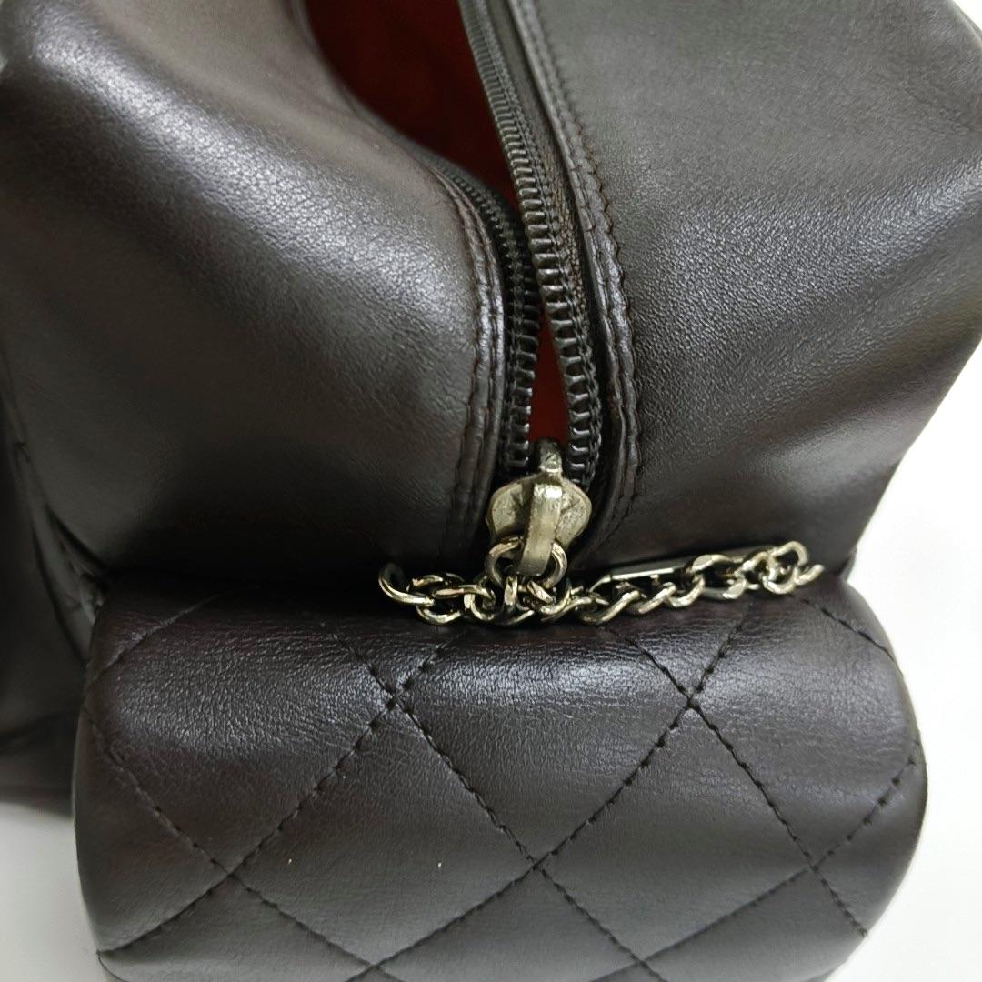Chanel Cambon Large Sac à main en cuir de veau marron foncé à double bandoulière en vente 11