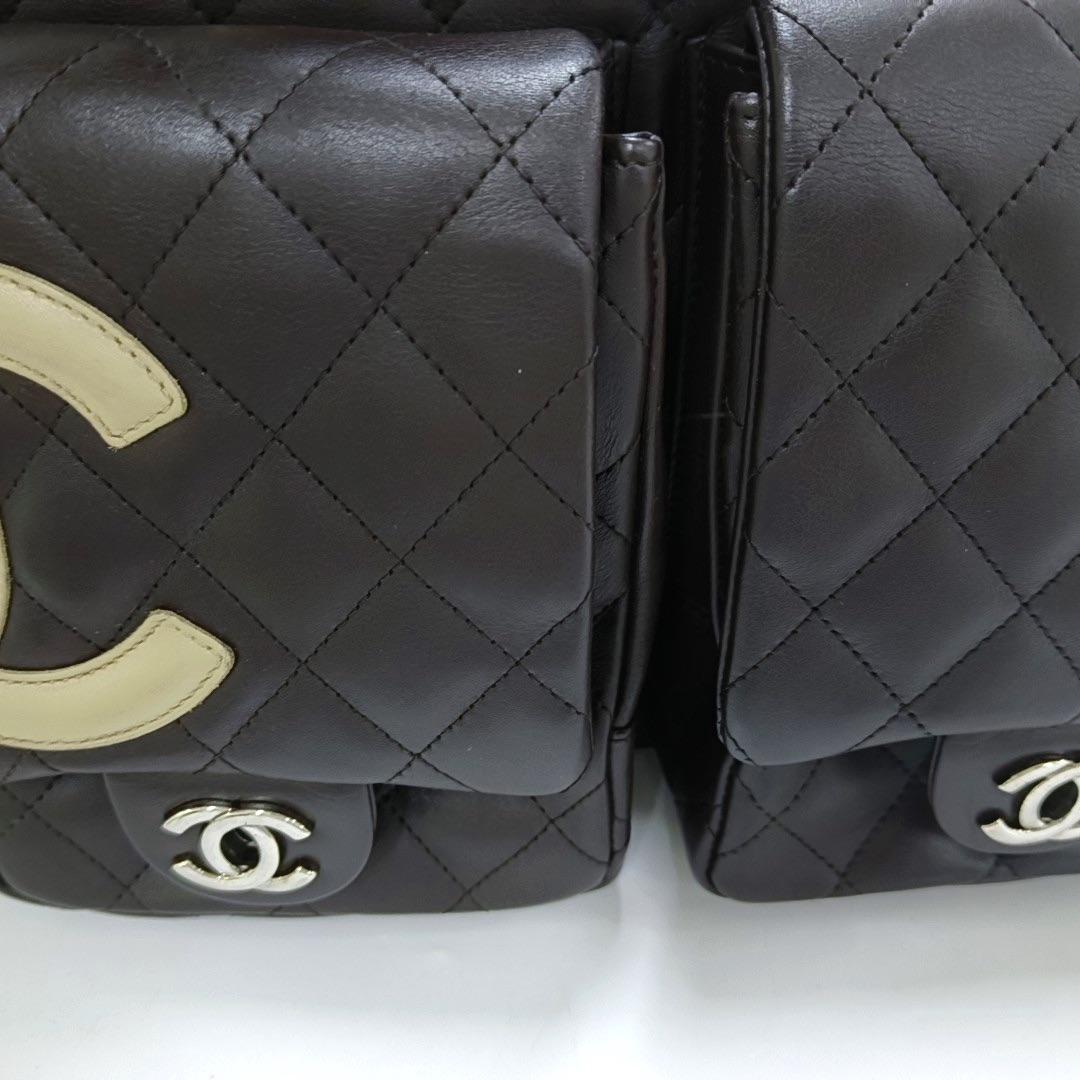 Chanel Cambon Large Sac à main en cuir de veau marron foncé à double bandoulière en vente 4