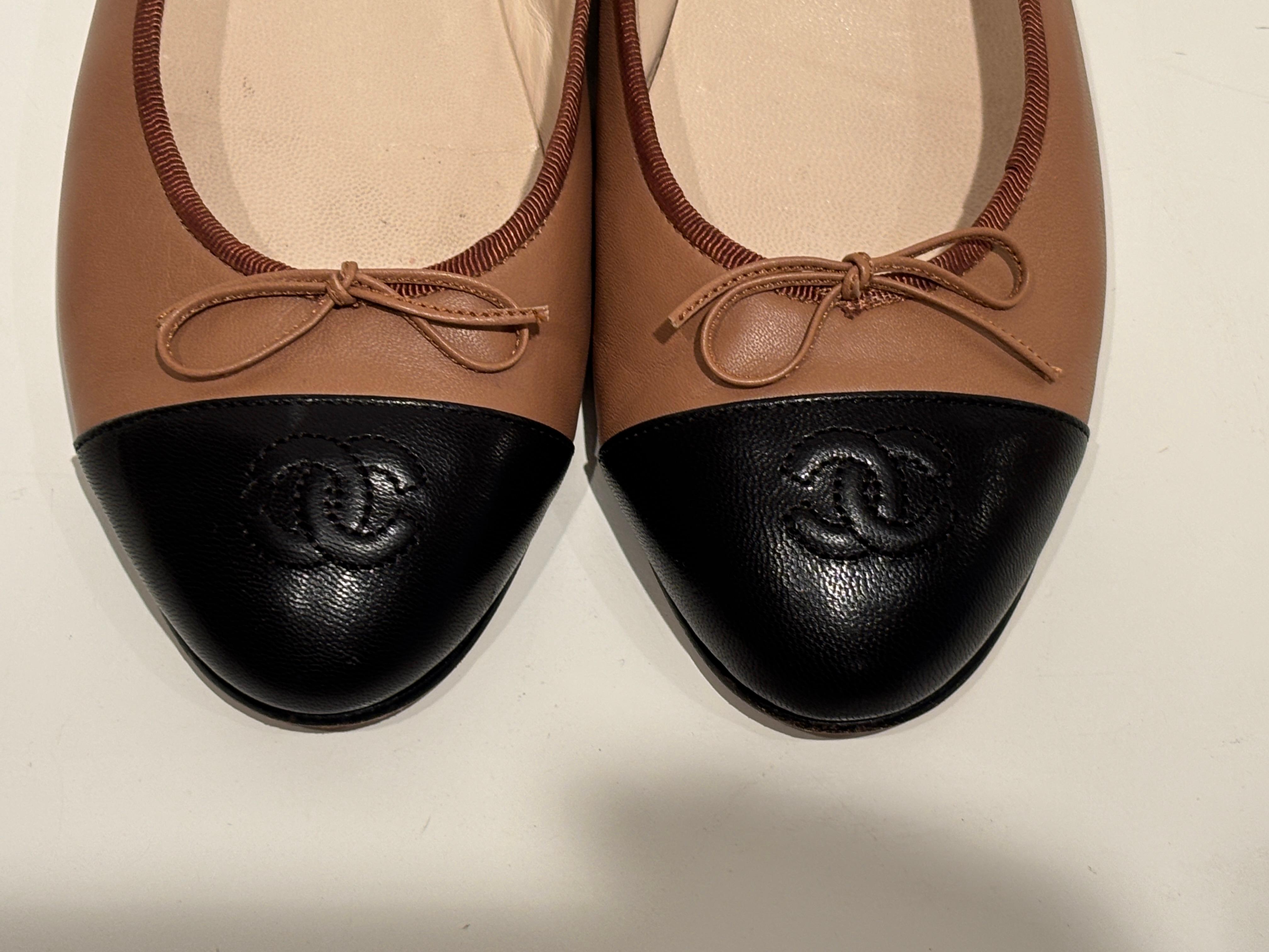 Ballerines Chanel Cambon en cuir  Brown et Black Taille EU 41 en vente 9