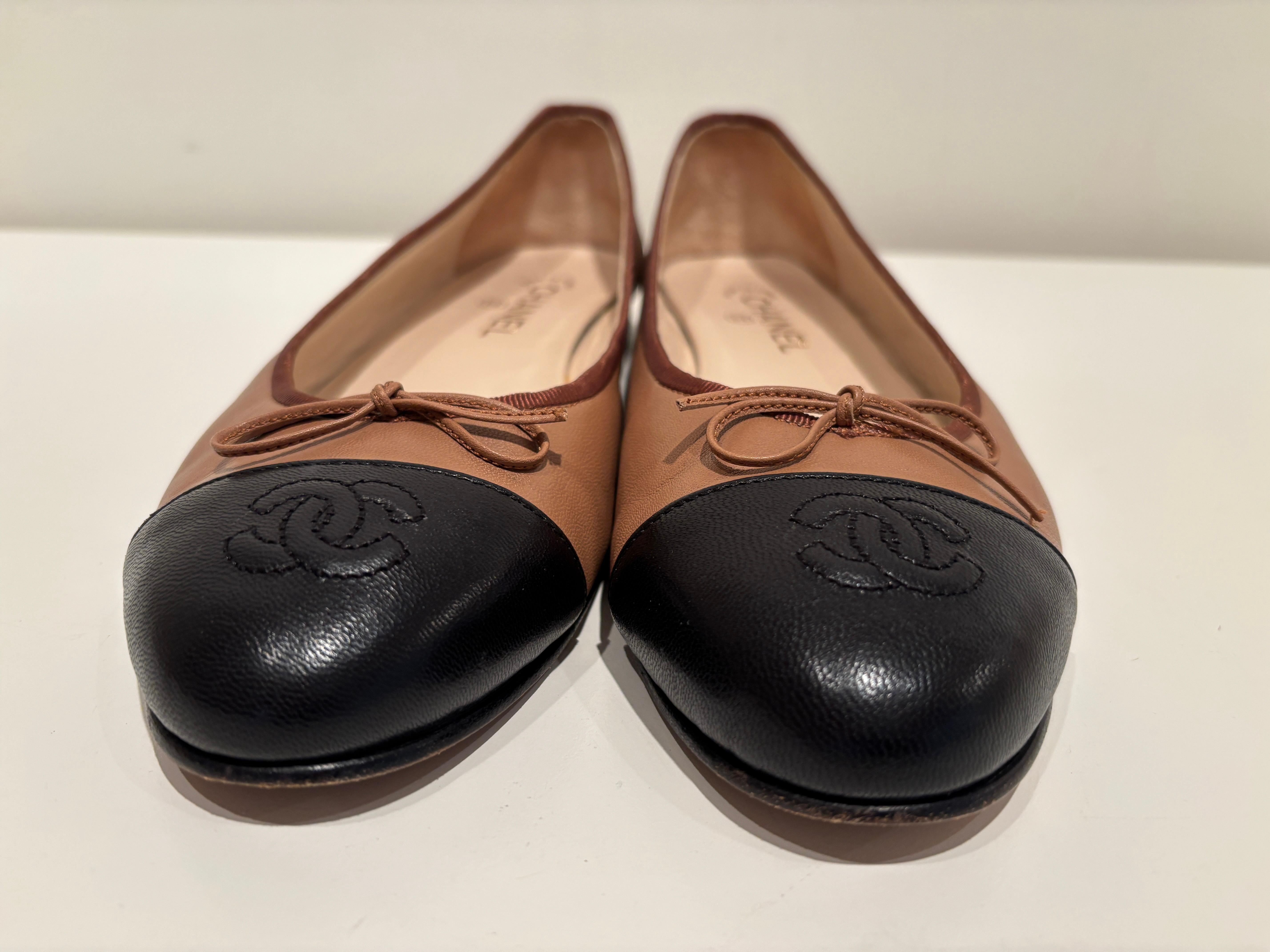 Ballerines Chanel Cambon en cuir  Brown et Black Taille EU 41 en vente 11