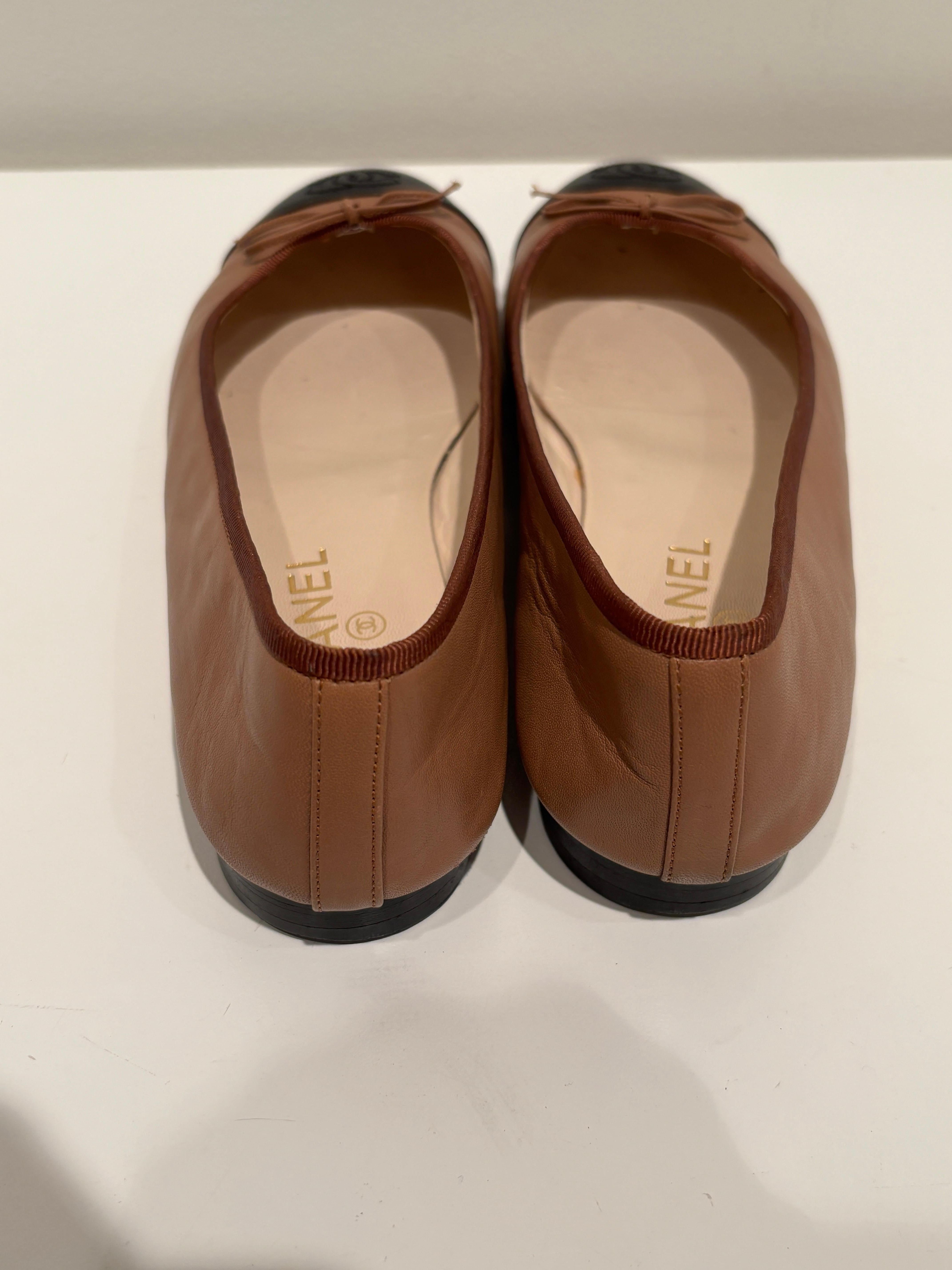 Ballerines Chanel Cambon en cuir  Brown et Black Taille EU 41 en vente 4