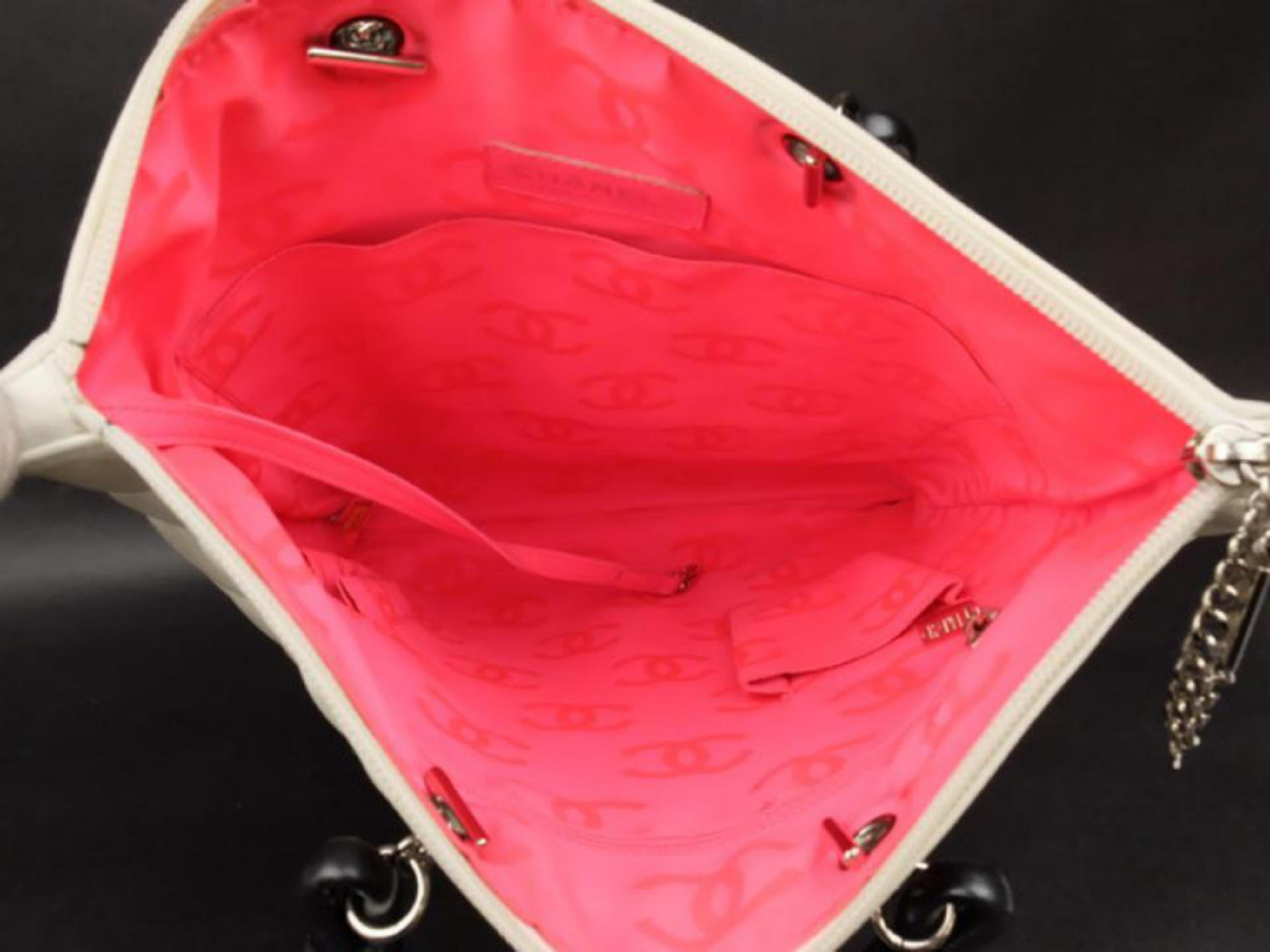 Chanel Cambon Ligne Flat 226873 White X Black Quilted Leather Tote In Good Condition For Sale In Forest Hills, NY