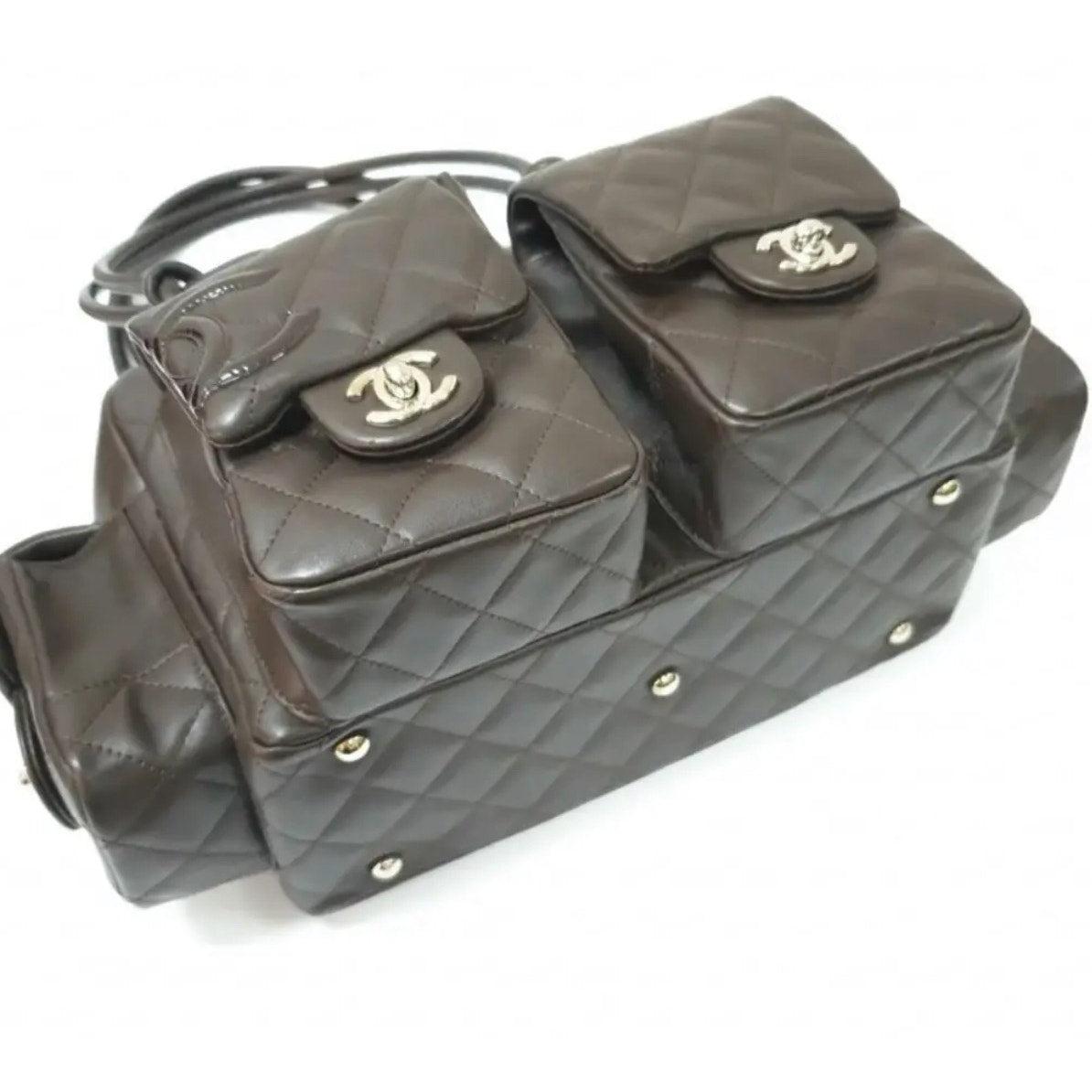 CHANEL Cambon Ligne Reporter Sac en cuir d'agneau matelassé marron en vente 5