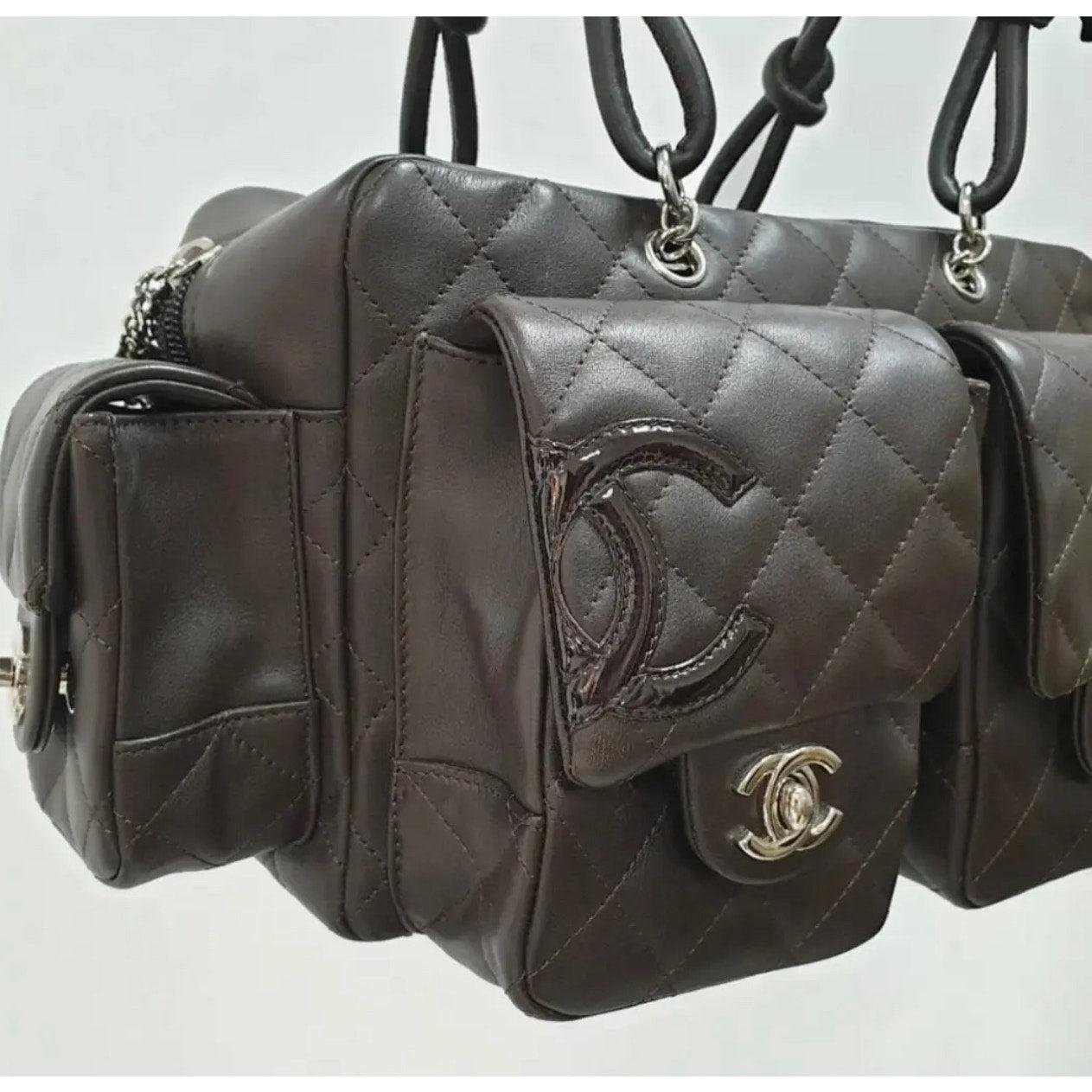 CHANEL Cambon Ligne Reporter Sac en cuir d'agneau matelassé marron en vente 2