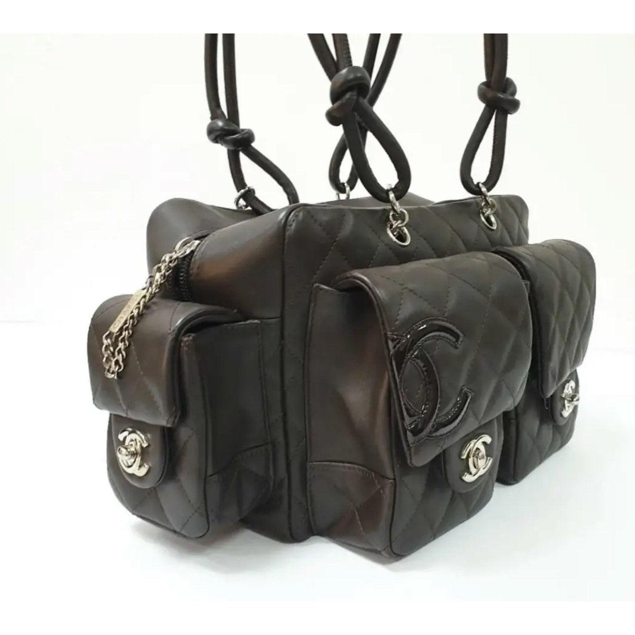 CHANEL Cambon Ligne Reporter Sac en cuir d'agneau matelassé marron en vente 3