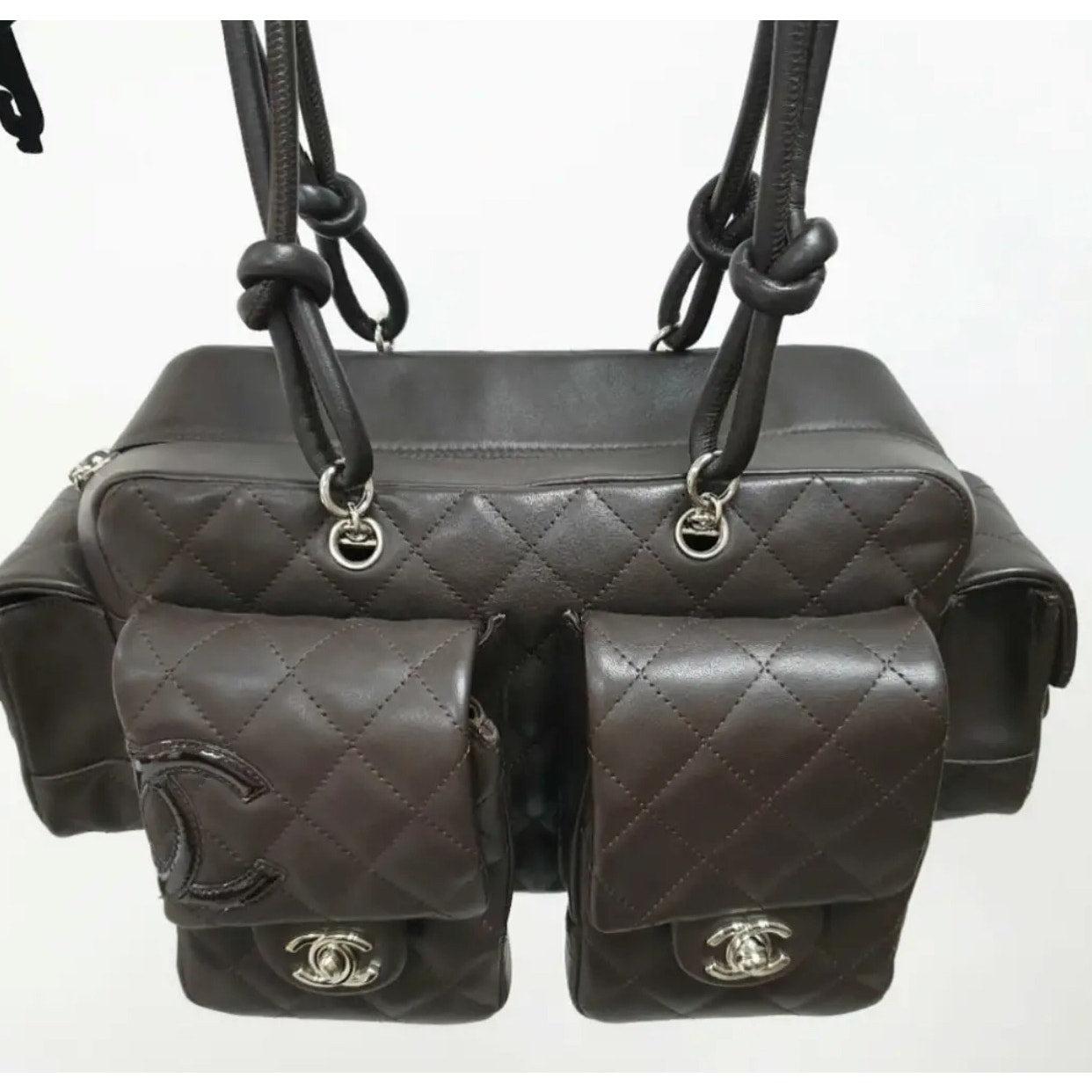 CHANEL Cambon Ligne Reporter Sac en cuir d'agneau matelassé marron en vente 4