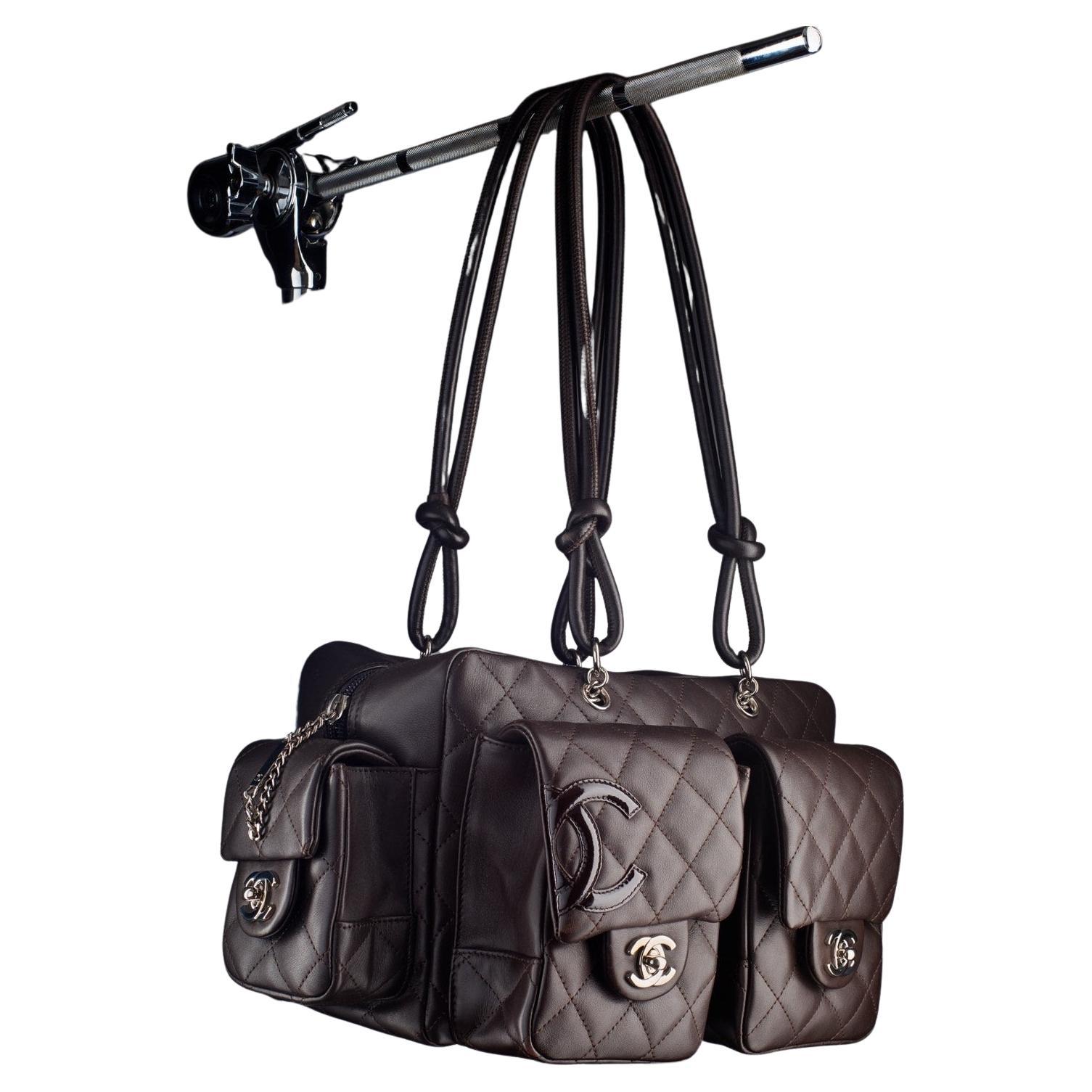 CHANEL Cambon Ligne Reporter Sac en cuir d
agneau matelassé marron en vente