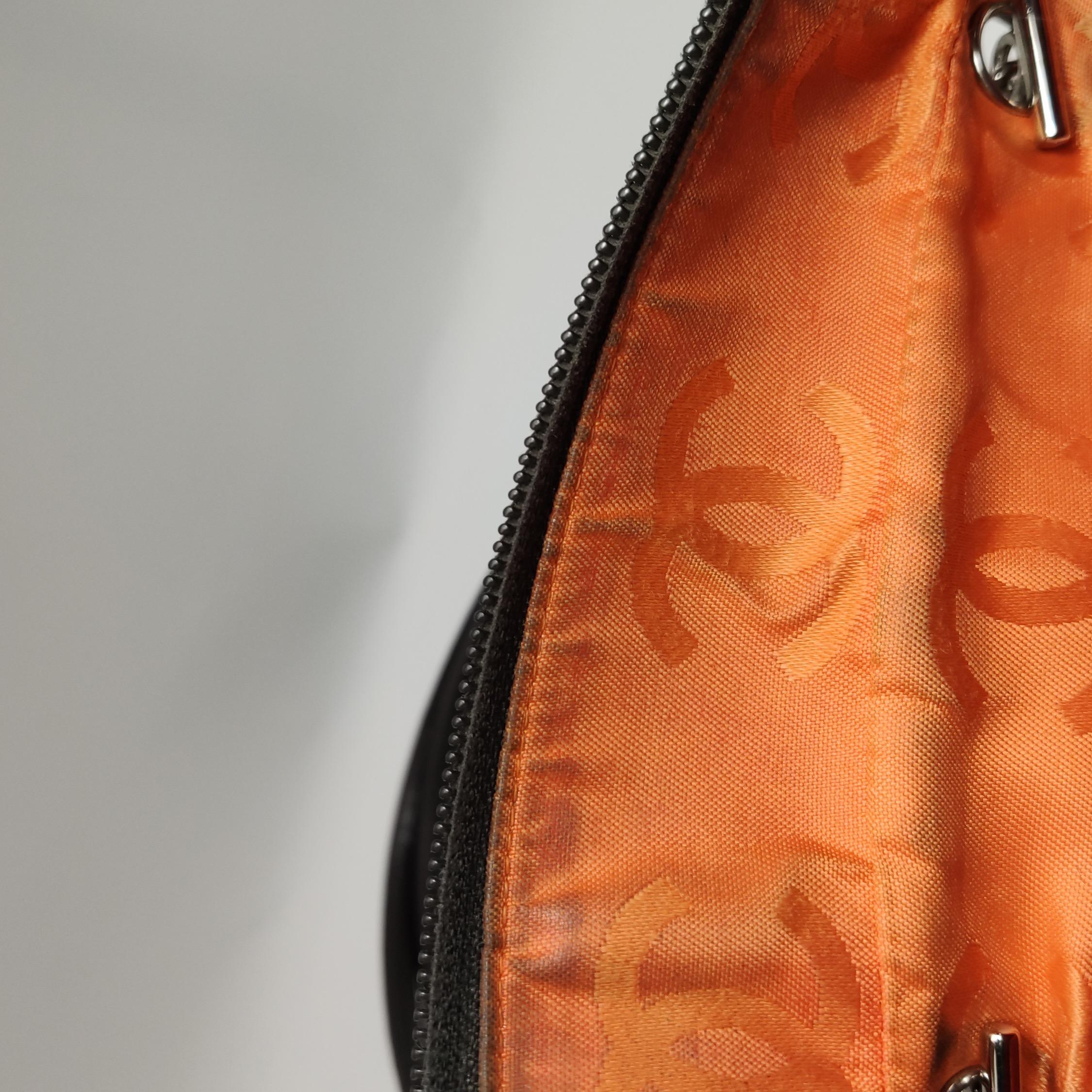 Chanel Cambon Borsa a tracolla media in pelle di vitello marrone cioccolato con doppia tracolla in vendita 5