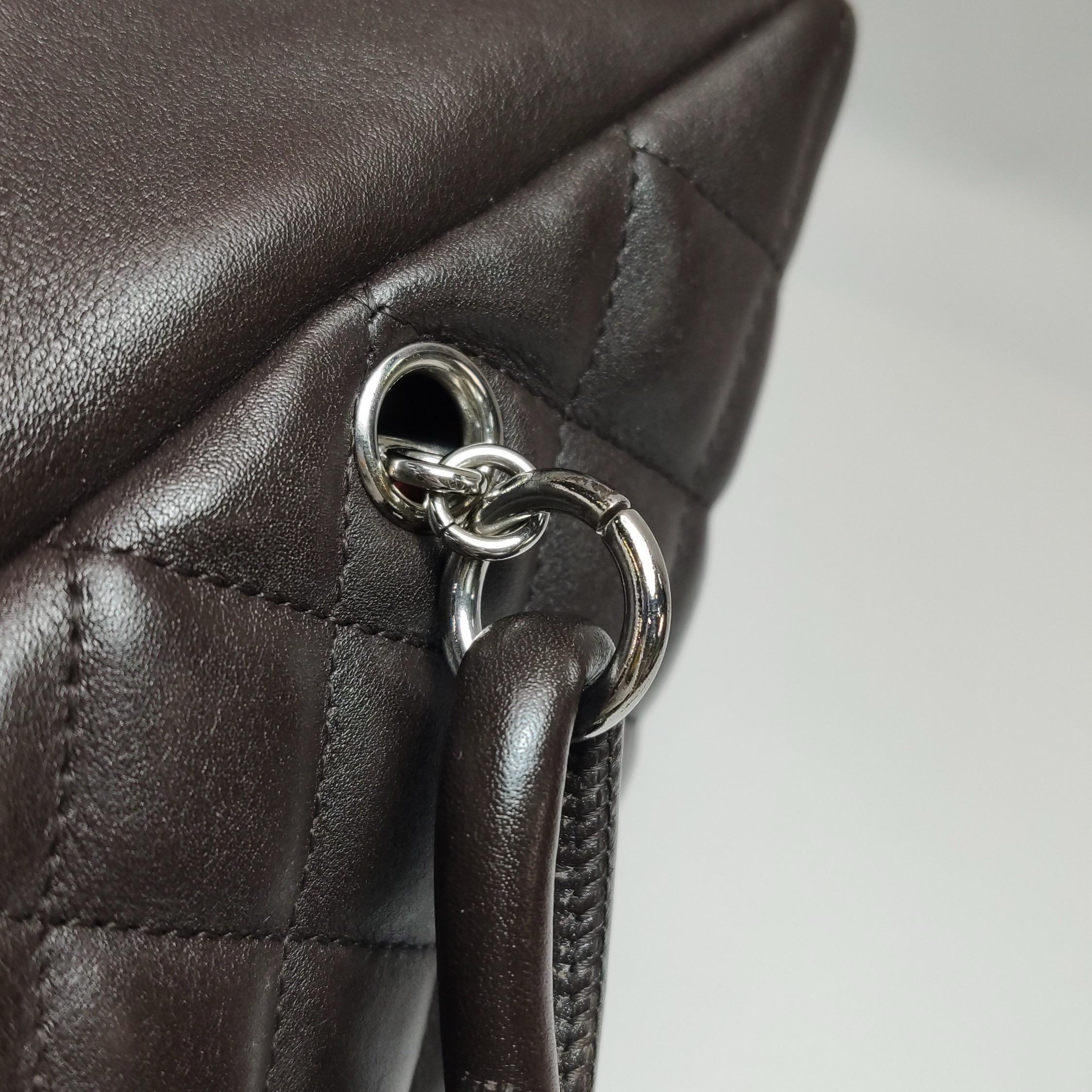 Chanel Cambon Borsa a tracolla media in pelle di vitello marrone cioccolato con doppia tracolla in vendita 6