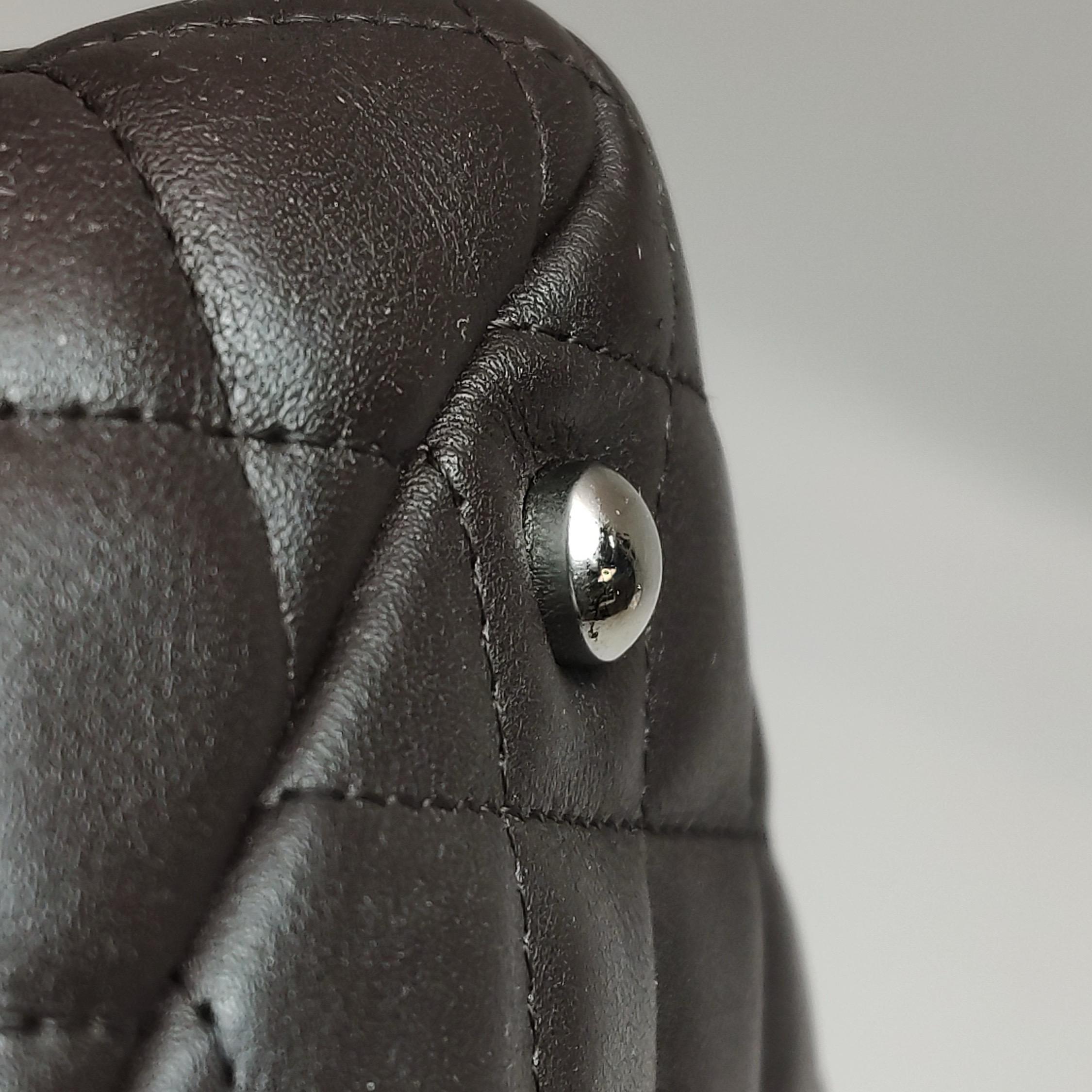 Chanel Cambon Borsa a tracolla media in pelle di vitello marrone cioccolato con doppia tracolla in vendita 7