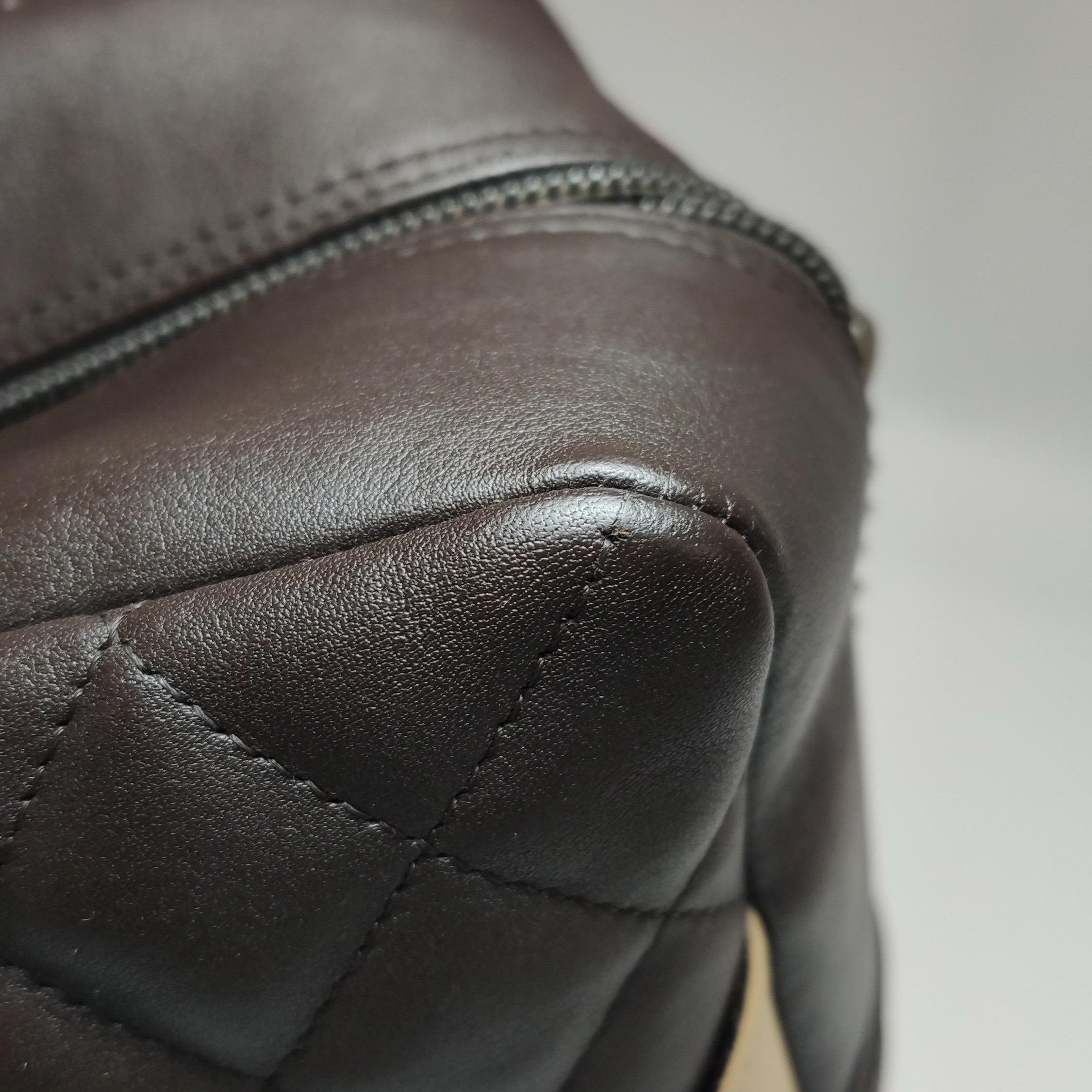 Chanel Cambon Borsa a tracolla media in pelle di vitello marrone cioccolato con doppia tracolla in vendita 8