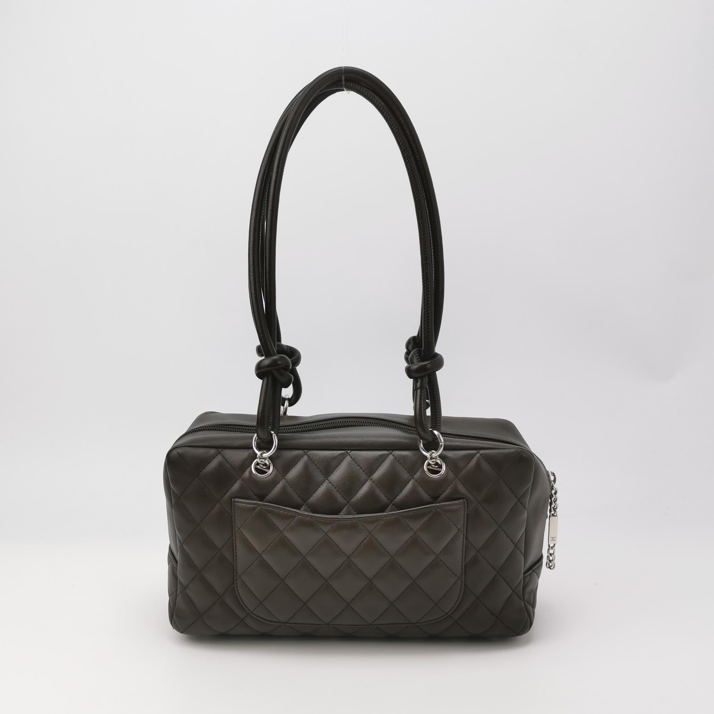 Nero Chanel Cambon Borsa a tracolla media in pelle di vitello marrone cioccolato con doppia tracolla in vendita