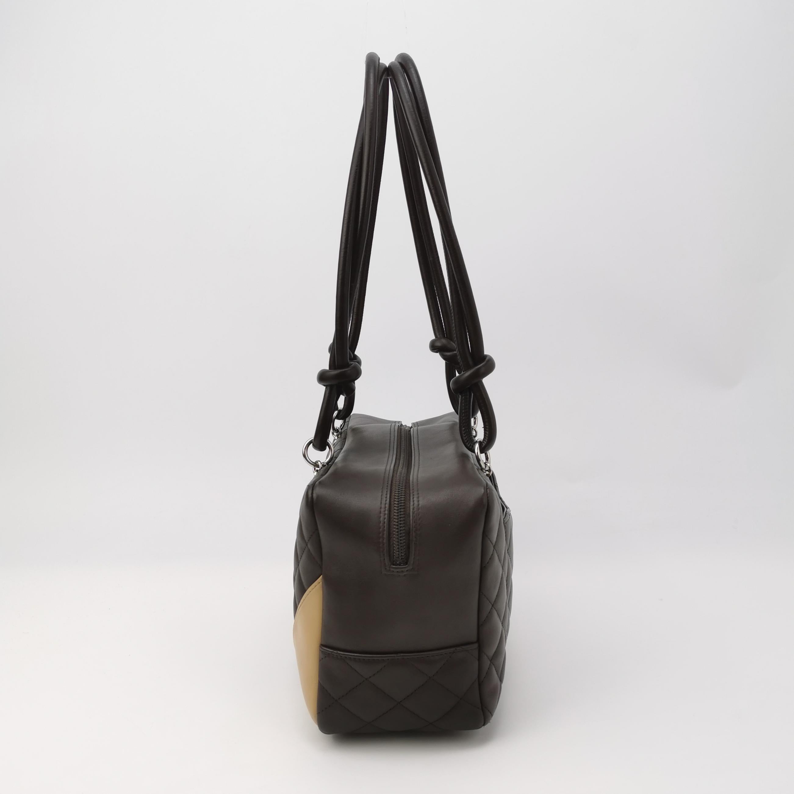 Donna Chanel Cambon Borsa a tracolla media in pelle di vitello marrone cioccolato con doppia tracolla in vendita