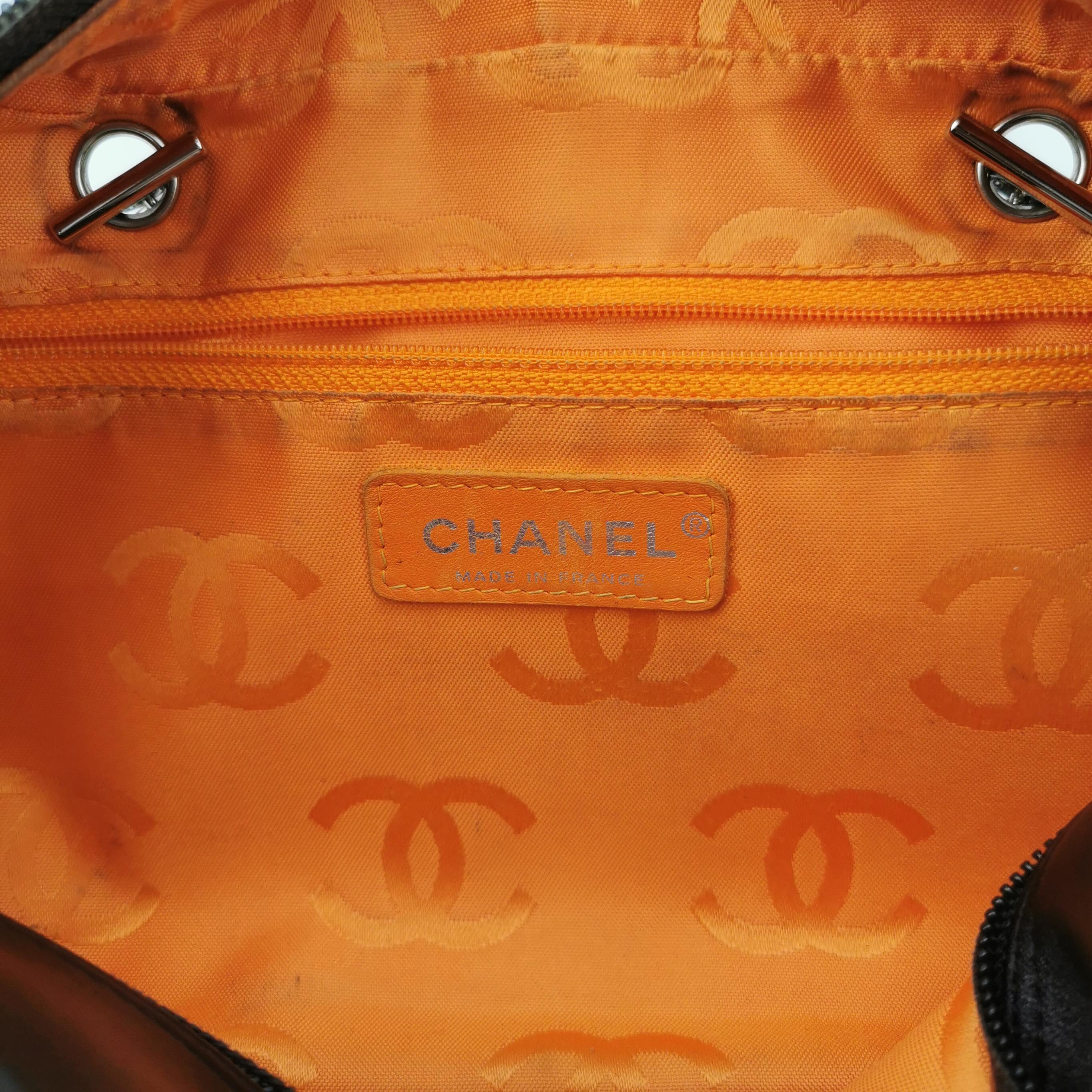 Chanel Cambon Borsa a tracolla media in pelle di vitello marrone cioccolato con doppia tracolla in vendita 1