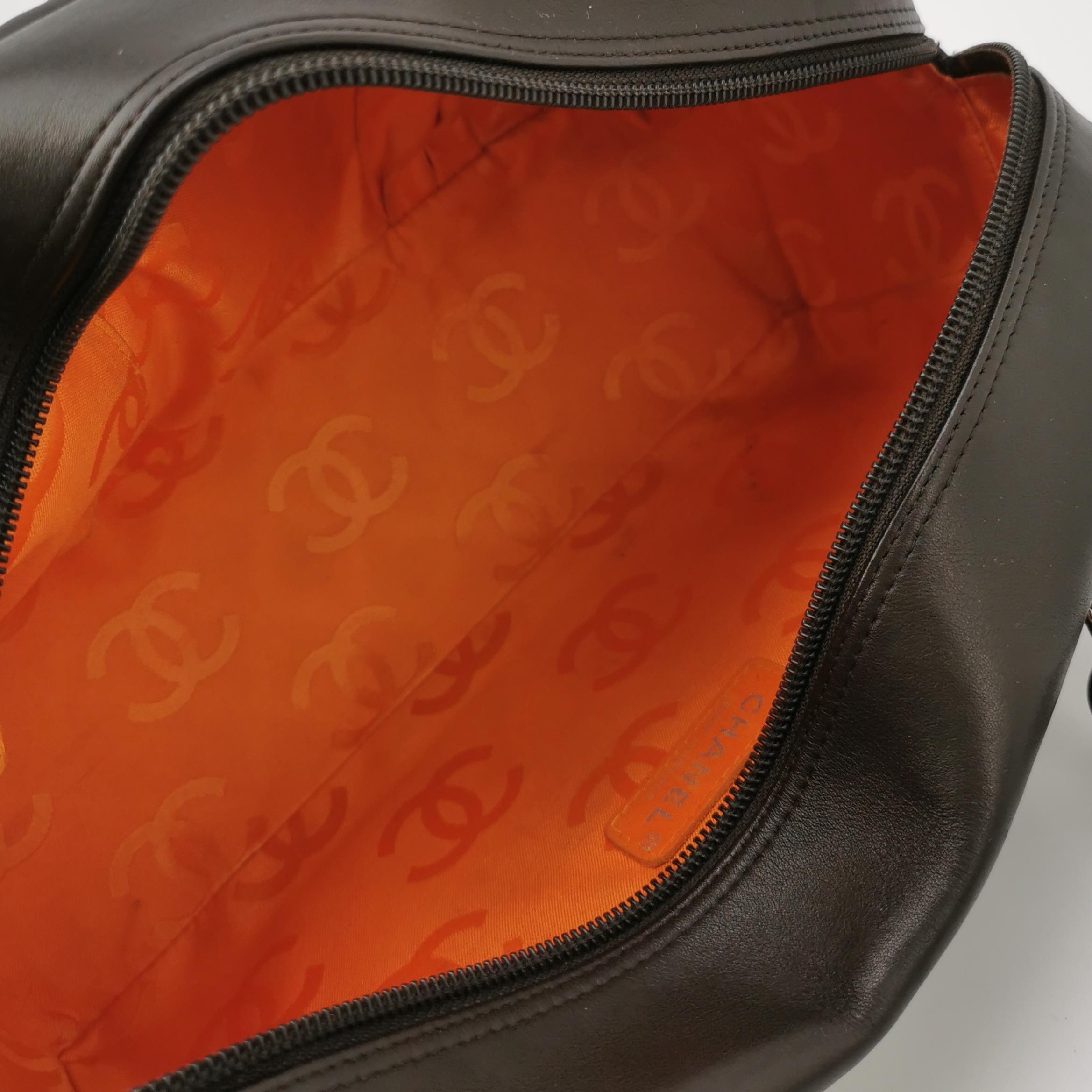 Chanel Cambon Borsa a tracolla media in pelle di vitello marrone cioccolato con doppia tracolla in vendita 2