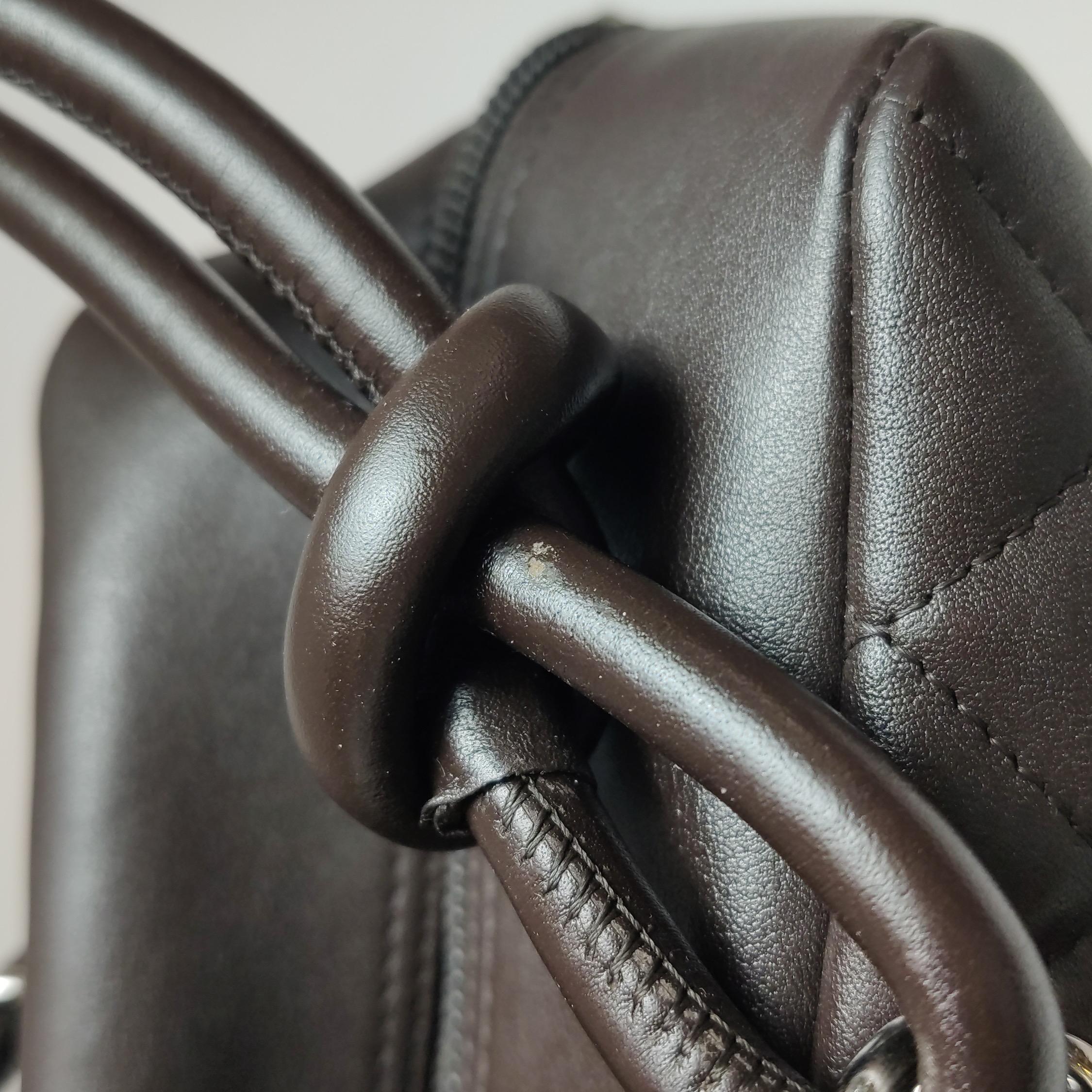 Chanel Cambon Borsa a tracolla media in pelle di vitello marrone cioccolato con doppia tracolla in vendita 4