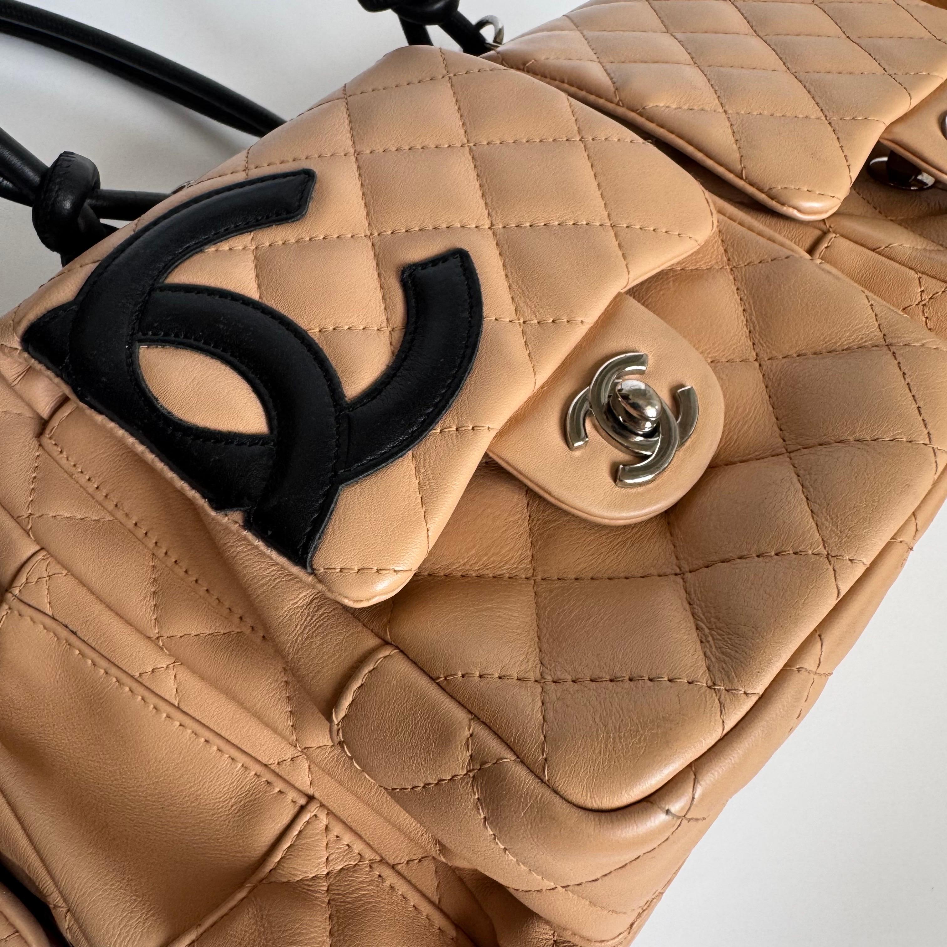 Chanel Sac Ligne Reporter multipoches en cuir de veau beige en vente 10