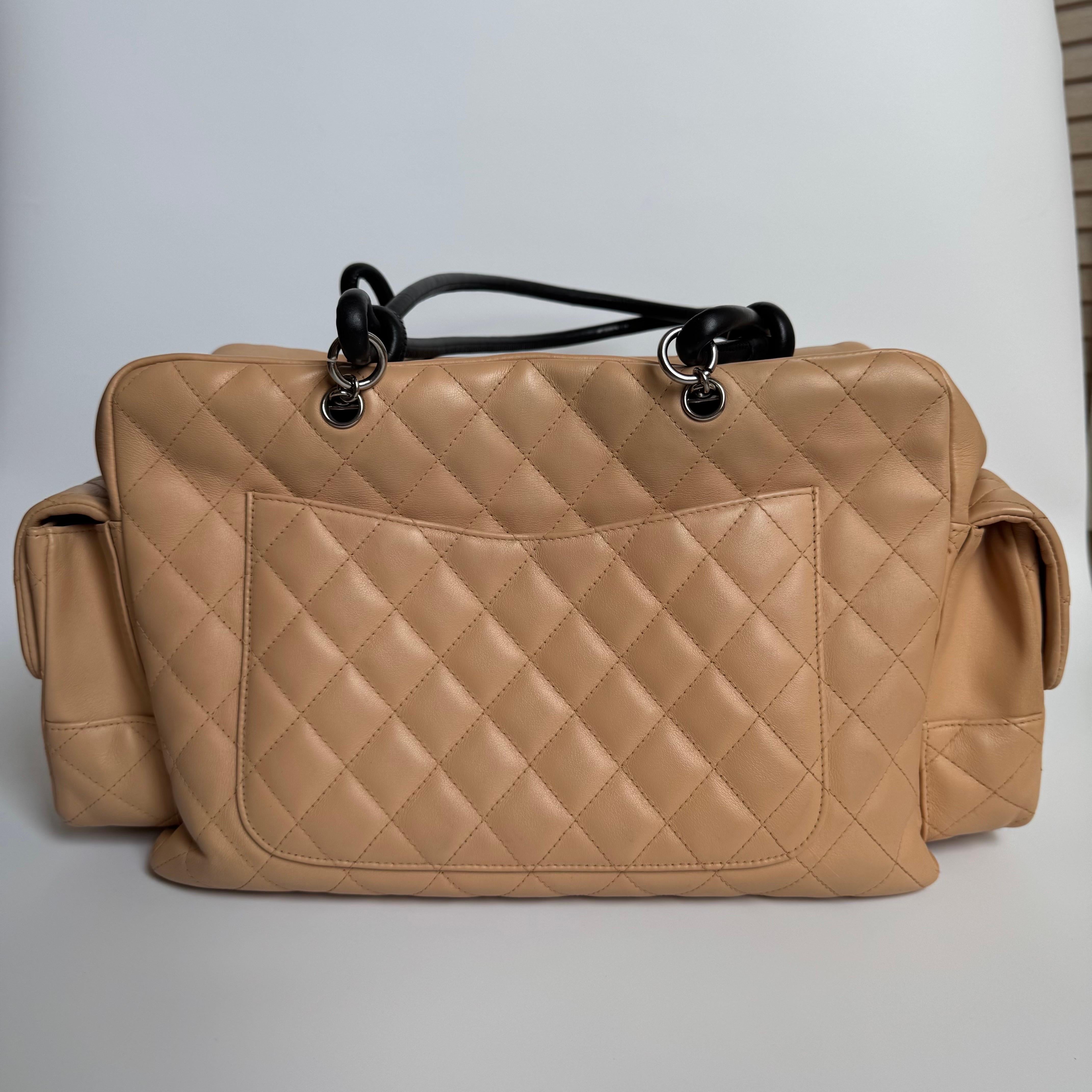 Beige Chanel Sac Ligne Reporter multipoches en cuir de veau beige en vente