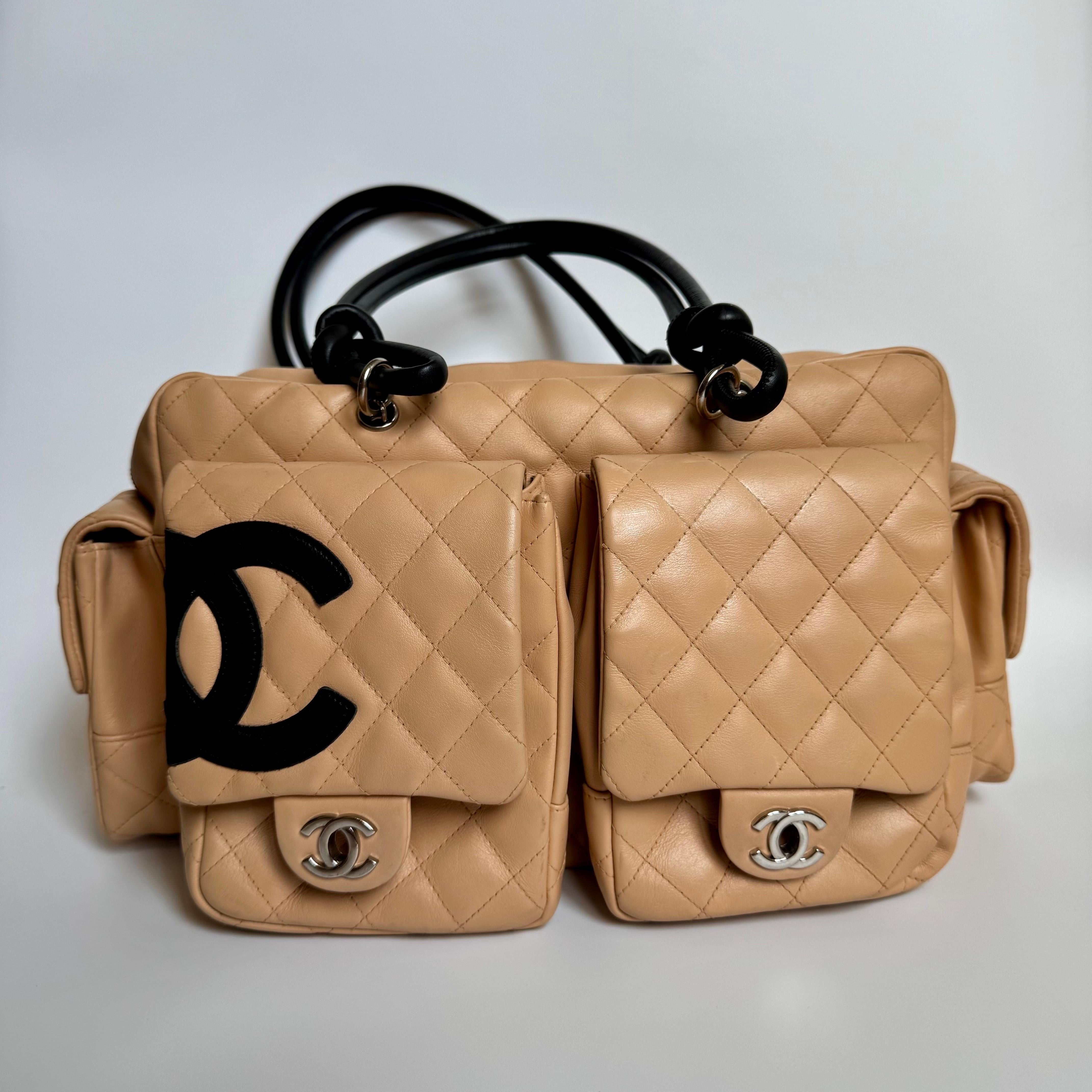 Chanel Sac Ligne Reporter multipoches en cuir de veau beige Bon état - En vente à AUBERVILLIERS, FR