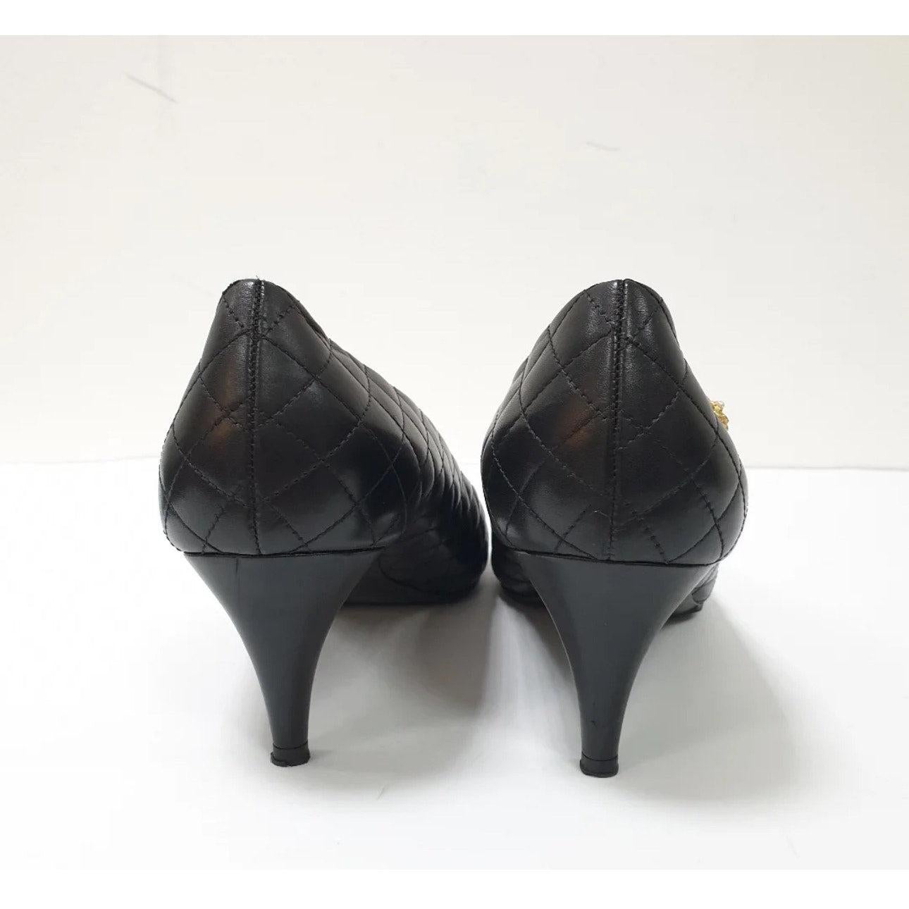 CHANEL Cameilla Noir Cuir matelassé Or Design Floral Escarpins Talon Sz.41 Pour femmes en vente