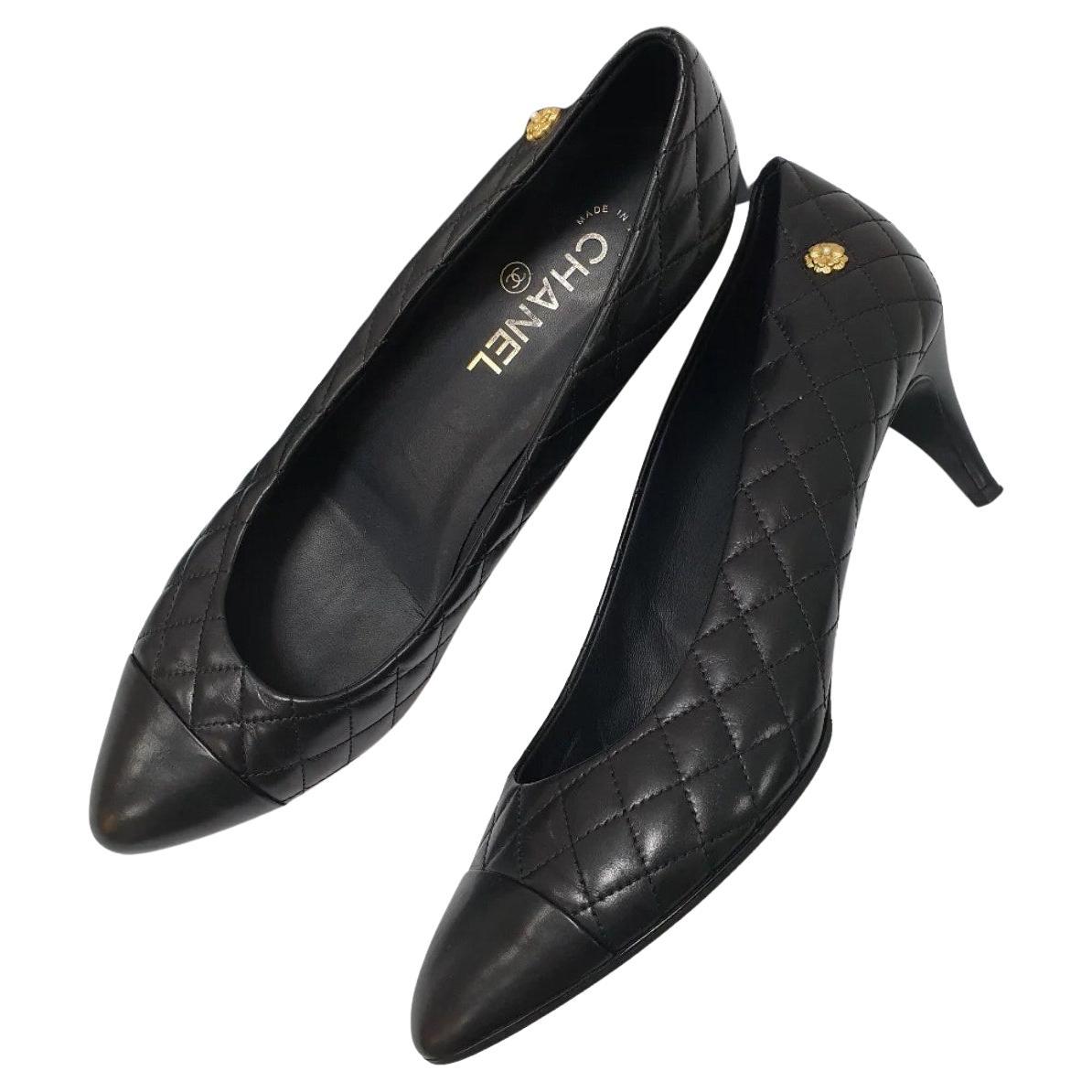CHANEL Cameilla Noir Cuir matelassé Or Design Floral Escarpins Talon Sz.41 en vente