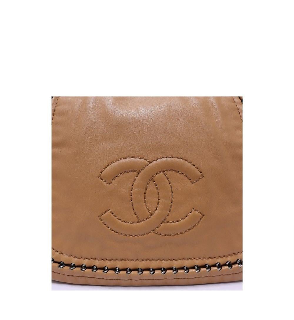 Chanel Camel Leather Accordion Shoulder Bag In Good Condition In Amman, JO