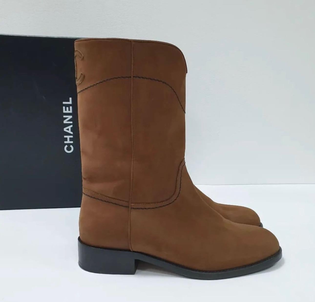 Chanel Camel Leather CC Mid Length Boots In Good Condition In Krakow, PL
