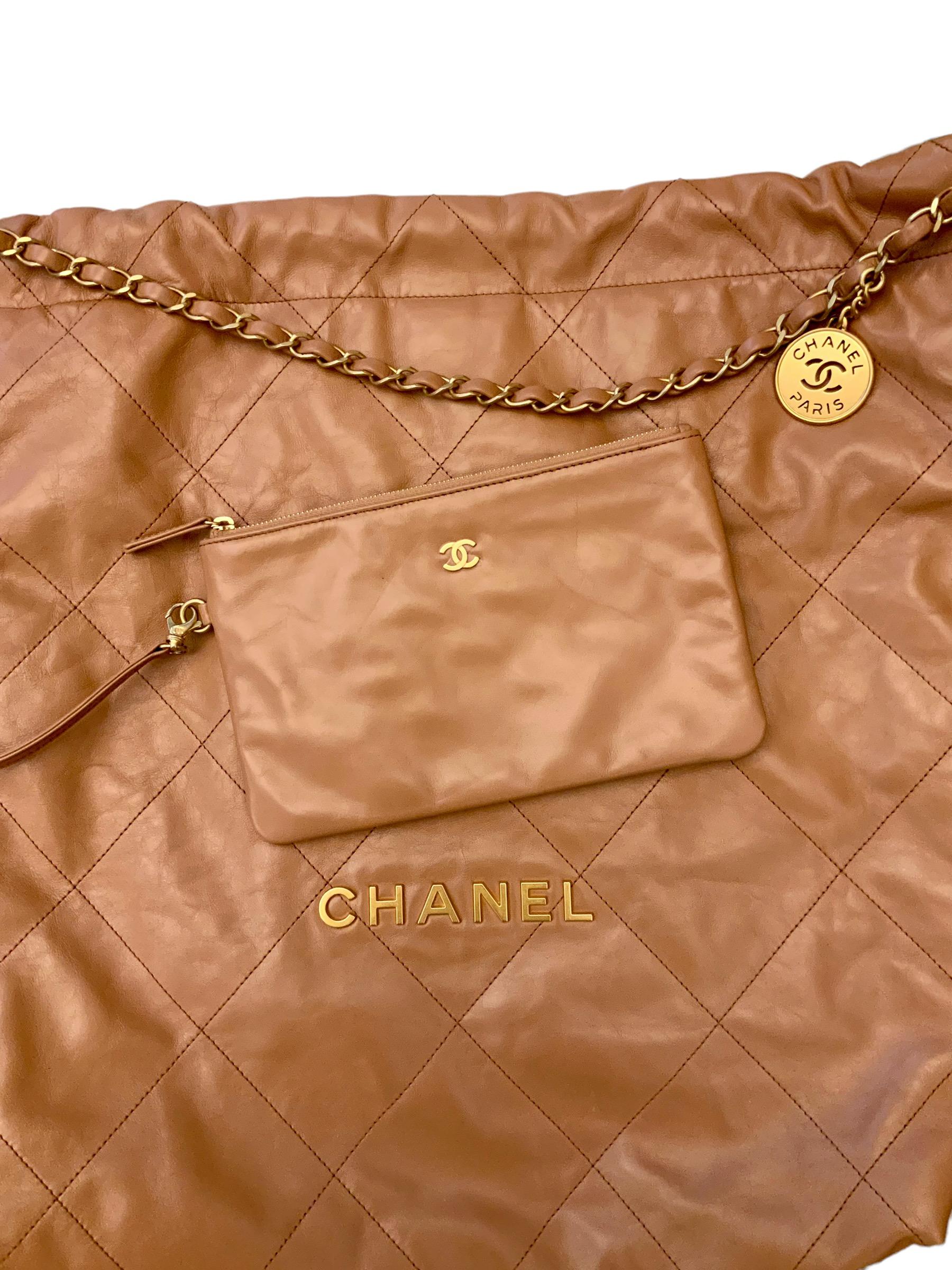Chanel Camel Quilted Shinny Calfskin Large Chanel 22 Bag In Excellent Condition For Sale In Geneva, CH