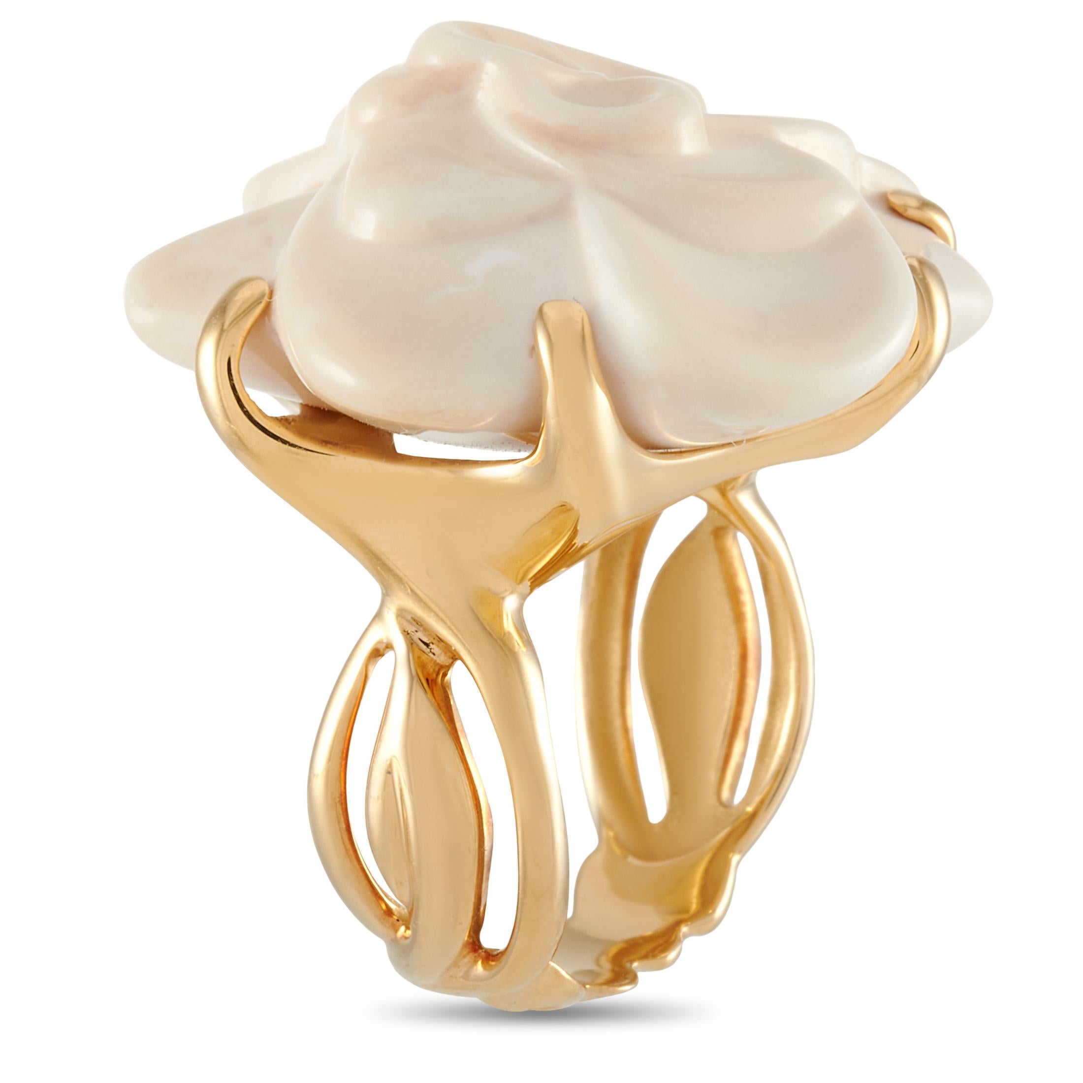 The Chanel “Camélia” ring is made out of 18K yellow gold and ceramic and weighs 14.7 grams. The ring boasts band thickness of 8 mm and top height of 12 mm, while top dimensions measure 25 by 27 mm.