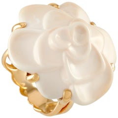 Chanel Camélia 18 Karat Yellow Gold and Ceramic Ring