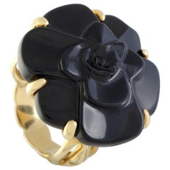 Chanel Camélia 18 Karat Yellow Gold Onyx Large Flower Ring