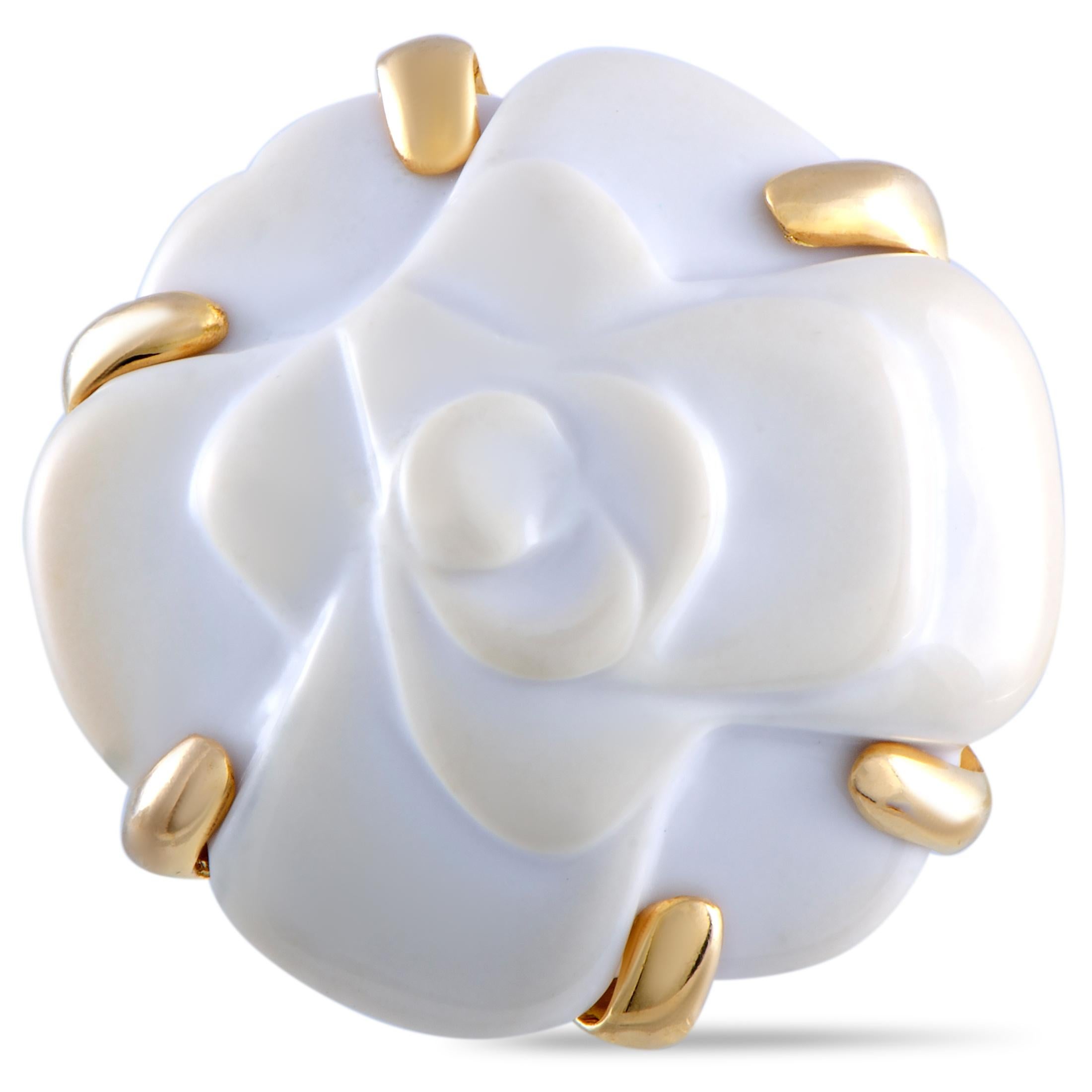 Chanel Camélia 18 Karat Yellow Gold Agate Ring 2