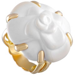 Chanel Camélia 18 Karat Yellow Gold Agate Ring