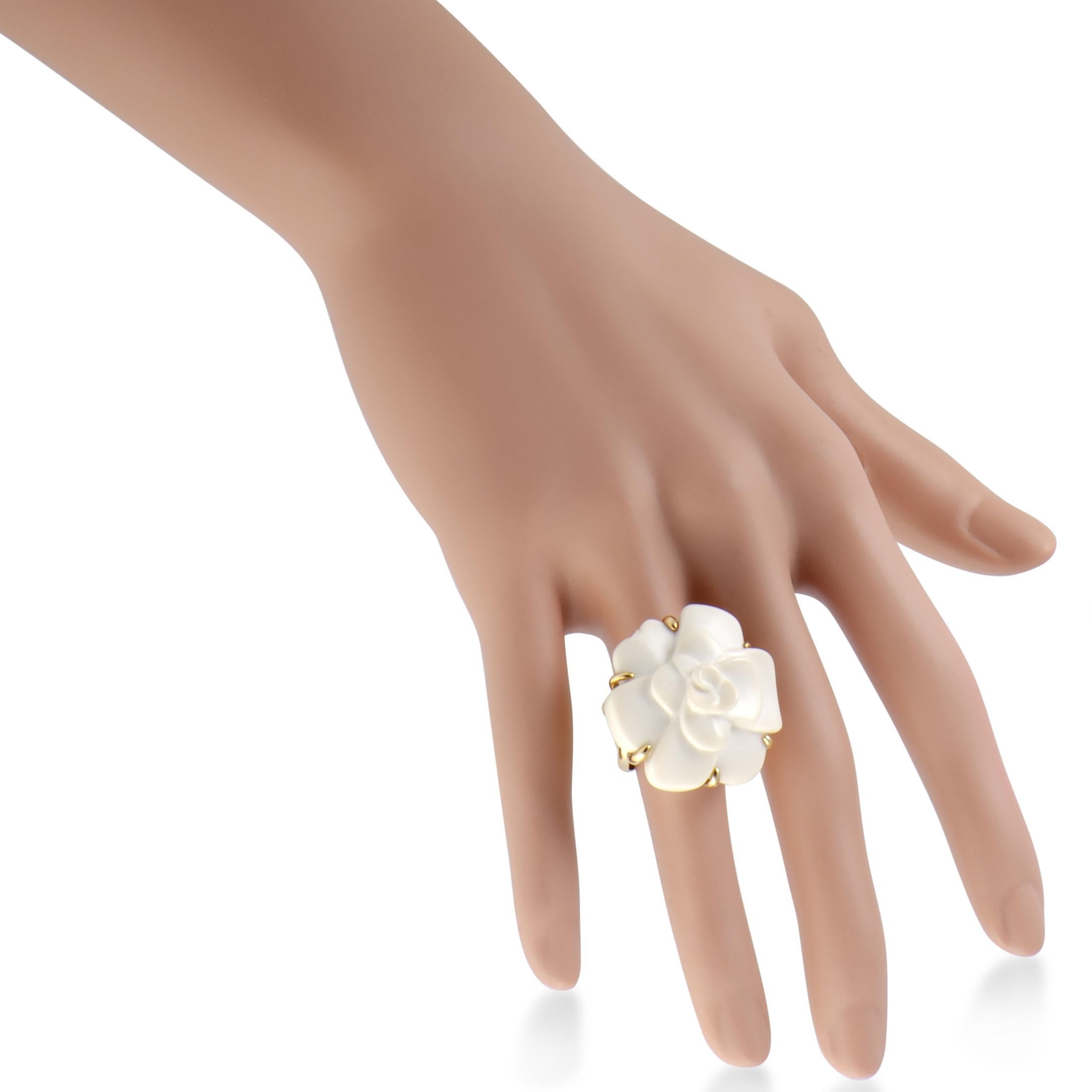 Chanel Camélia 18 Karat Yellow Gold and Agate Ring In Excellent Condition In Southampton, PA