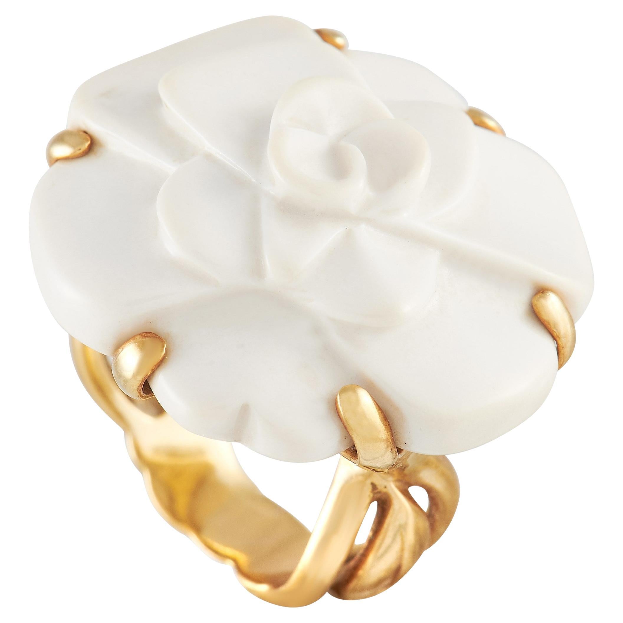 Chanel Camelia 18K Yellow Gold White Agate Ring For Sale at 1stDibs