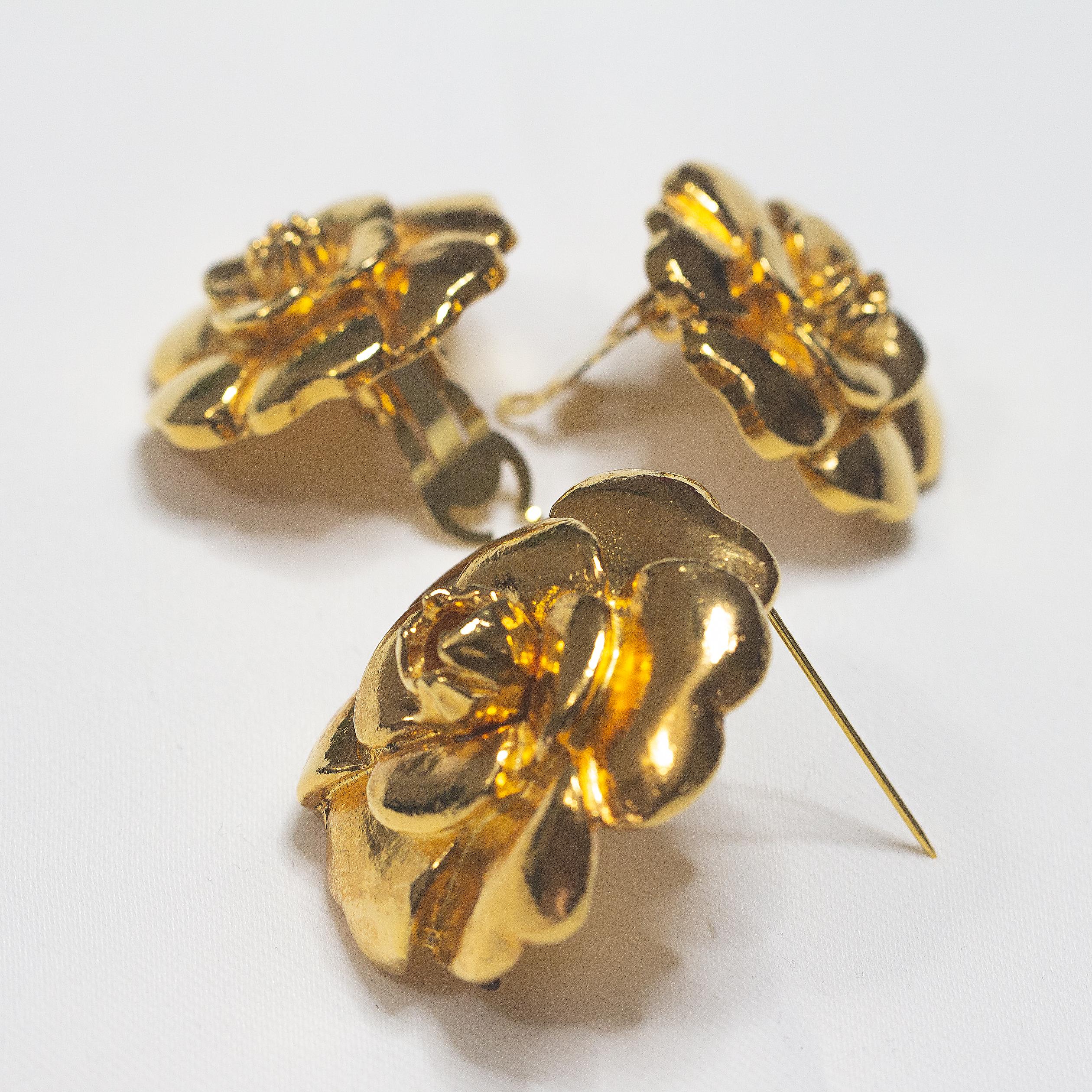 CHANEL Camelia Flower Brooch and Earrings Set, France c. 1980s-1990s For Sale 1