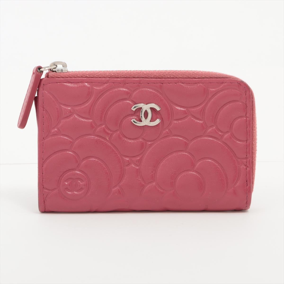 The Chanel Camelia Leather Coin Case in Fuchsia is an elegant and vibrant accessory that captures the essence of Chanel's timeless style. Crafted from luxurious leather, the coin case features a distinctive camellia flower design, a motif synonymous
