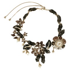 Chanel camélia necklace Fall 2011