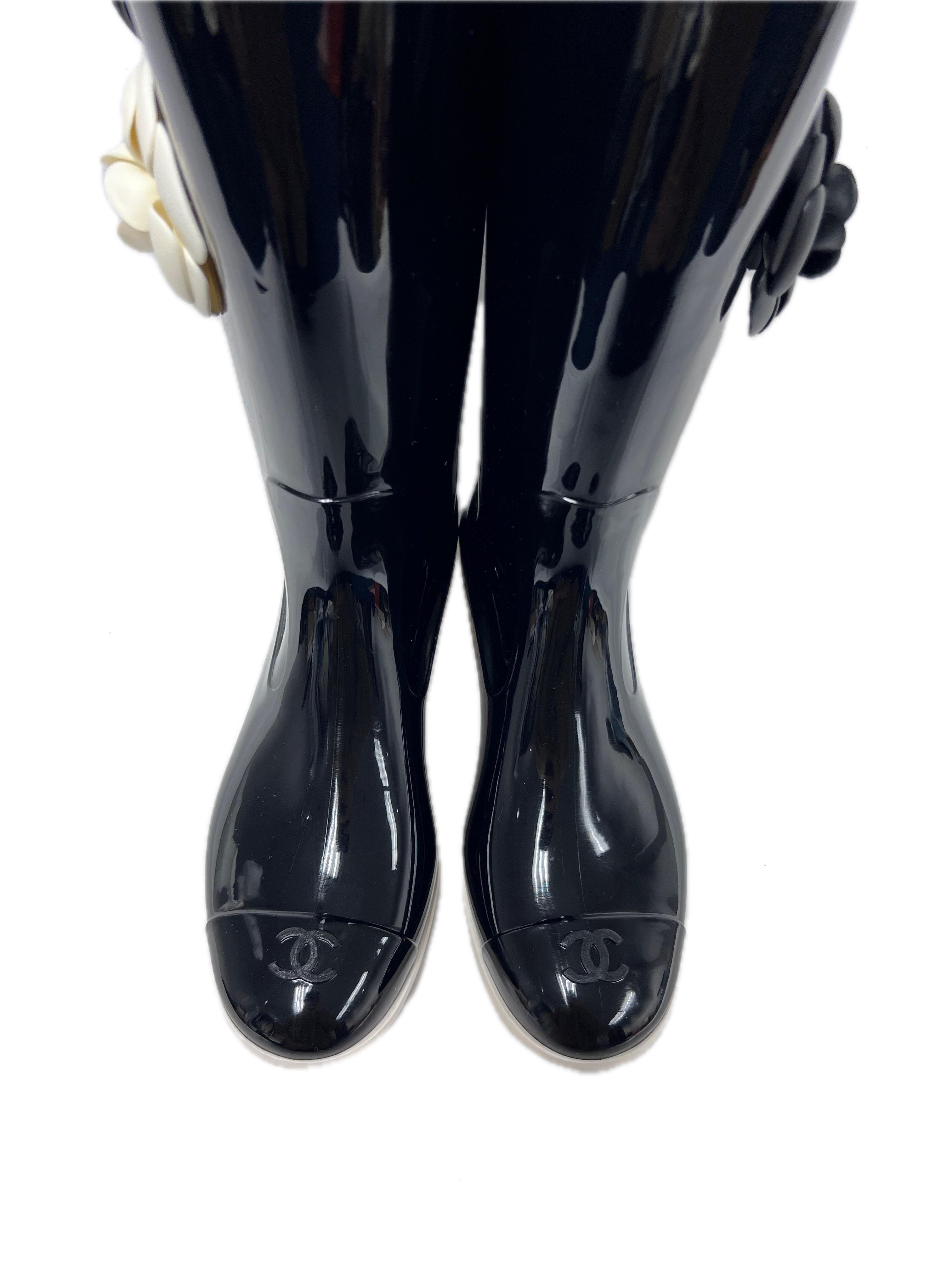 Chanel Camelia Rain Boots, Black with COCO Chanel Cream Flowers Size 37 In Excellent Condition For Sale In West Hartford, CT