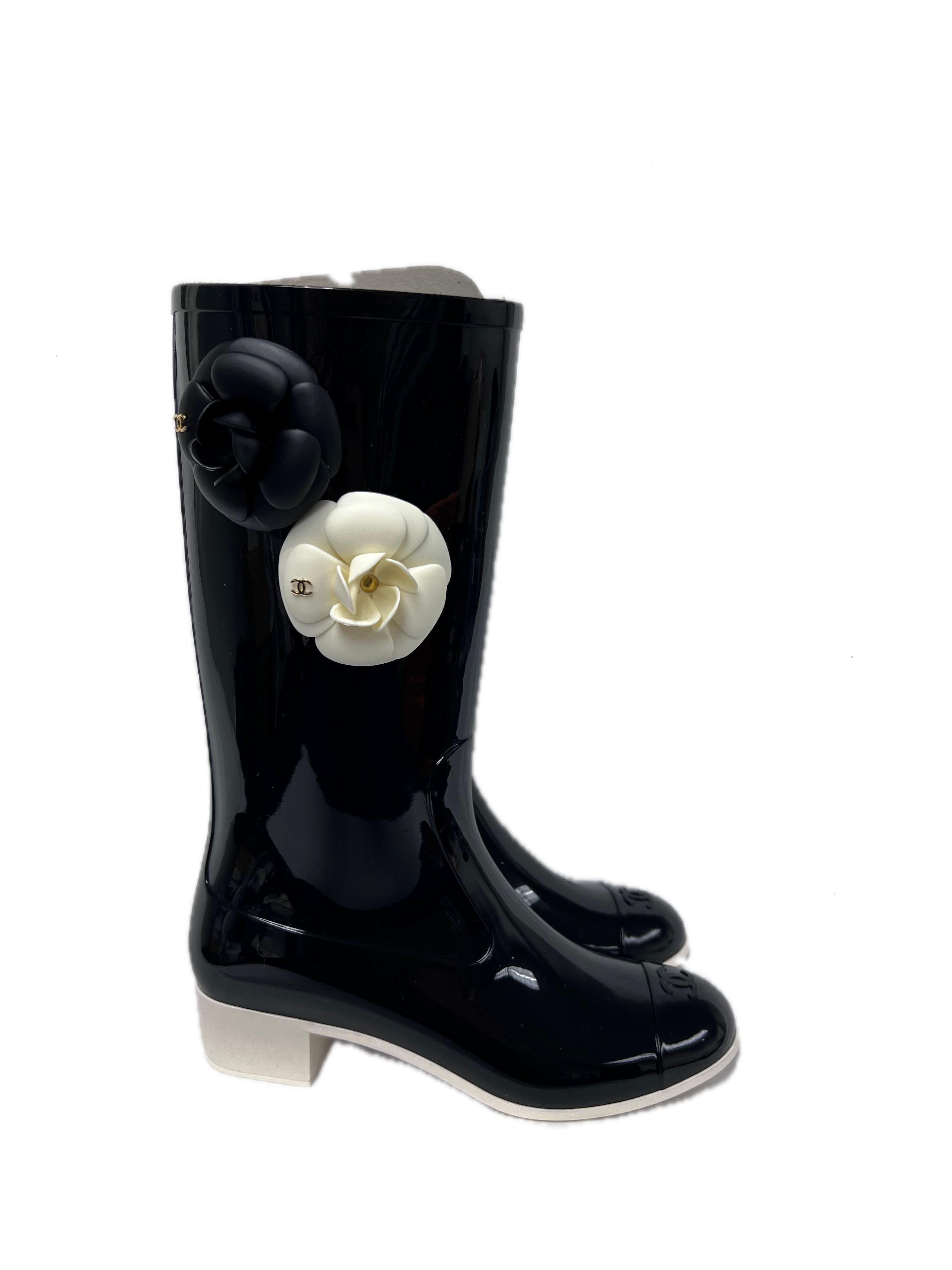 Women's or Men's Chanel Camelia Rain Boots, Black with COCO Chanel Cream Flowers Size 37 For Sale