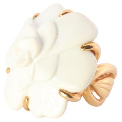 Chanel Camelia Ring. Genre echter CHANEL 18k 750 Camelia Chalcedon-Ring.